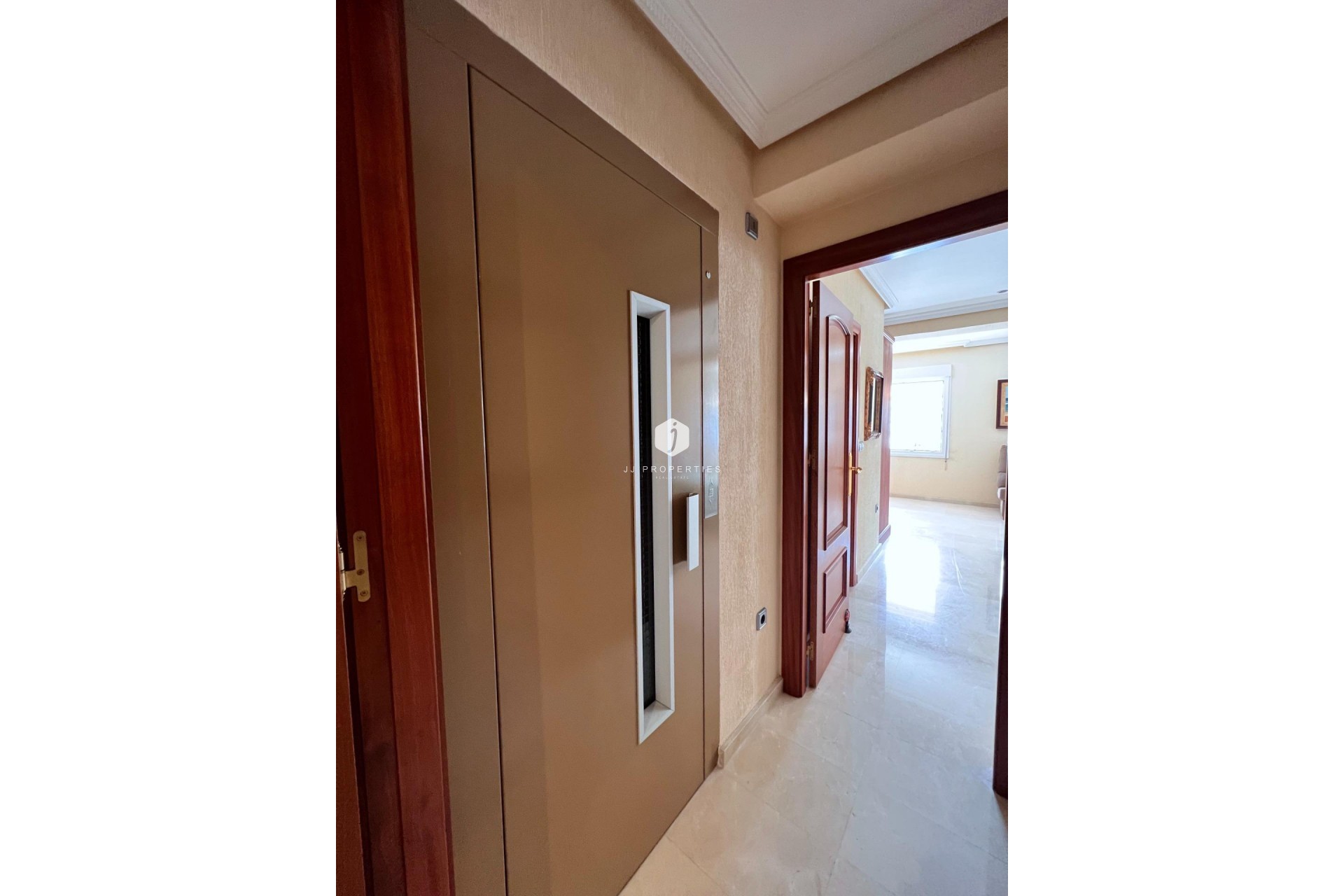 Aus zweiter Hand - Duplex -
Torrevieja