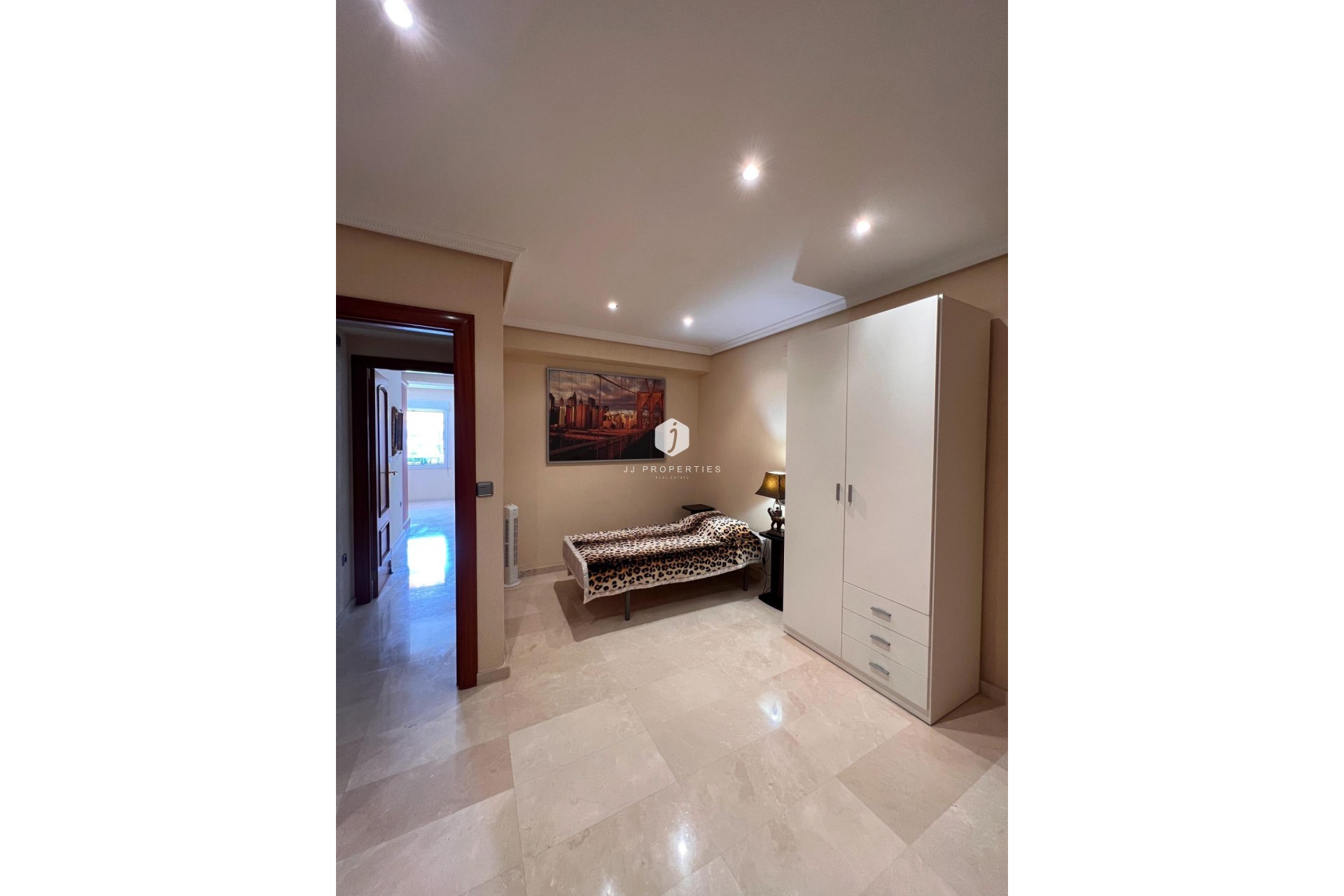 Aus zweiter Hand - Duplex -
Torrevieja