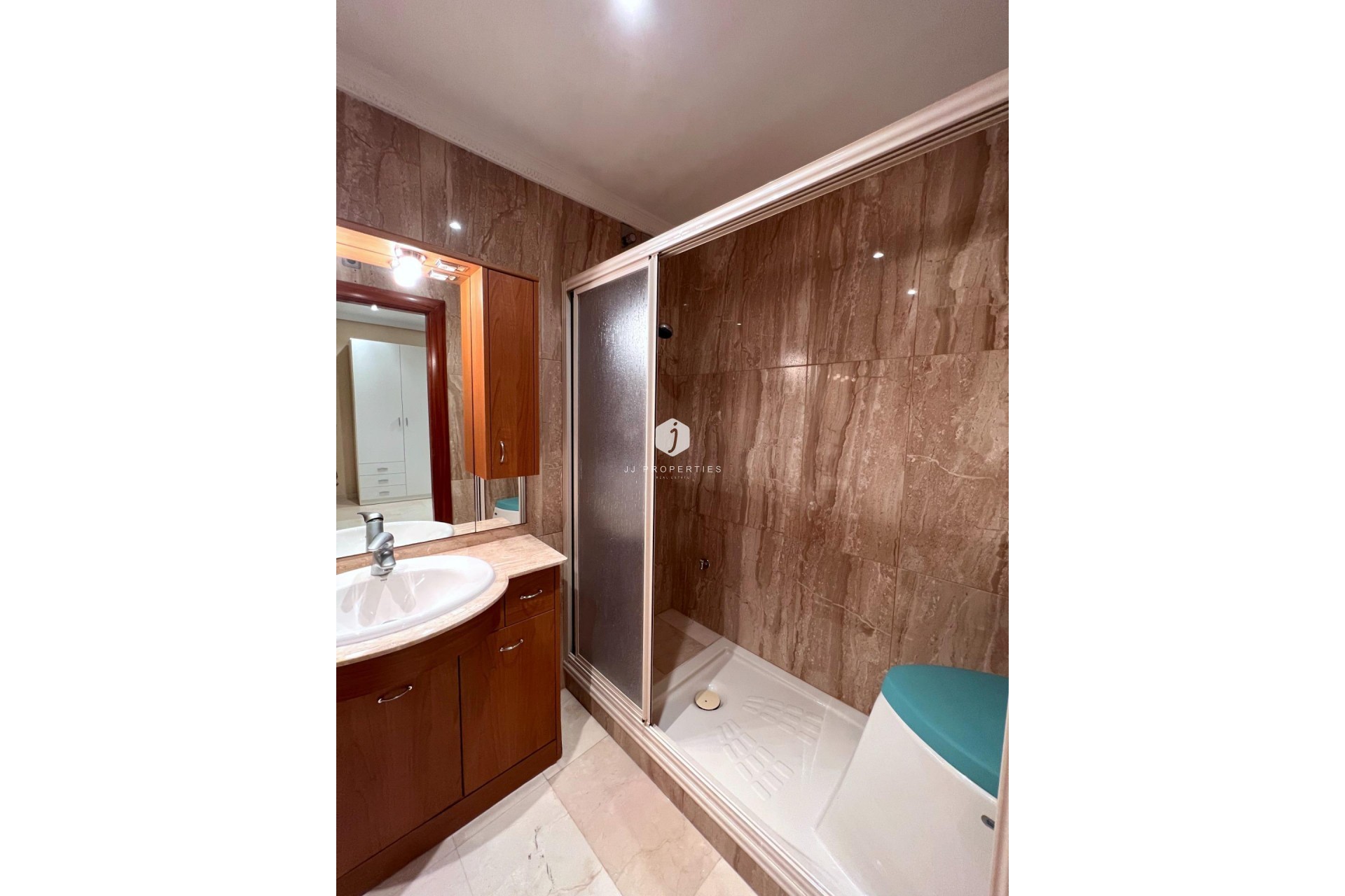 Aus zweiter Hand - Duplex -
Torrevieja