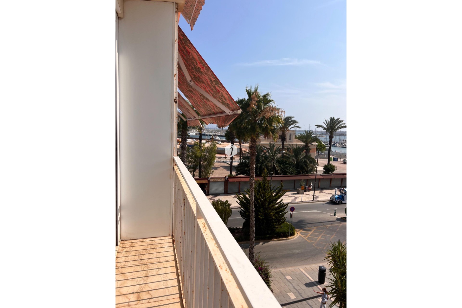 Aus zweiter Hand - Duplex -
Torrevieja