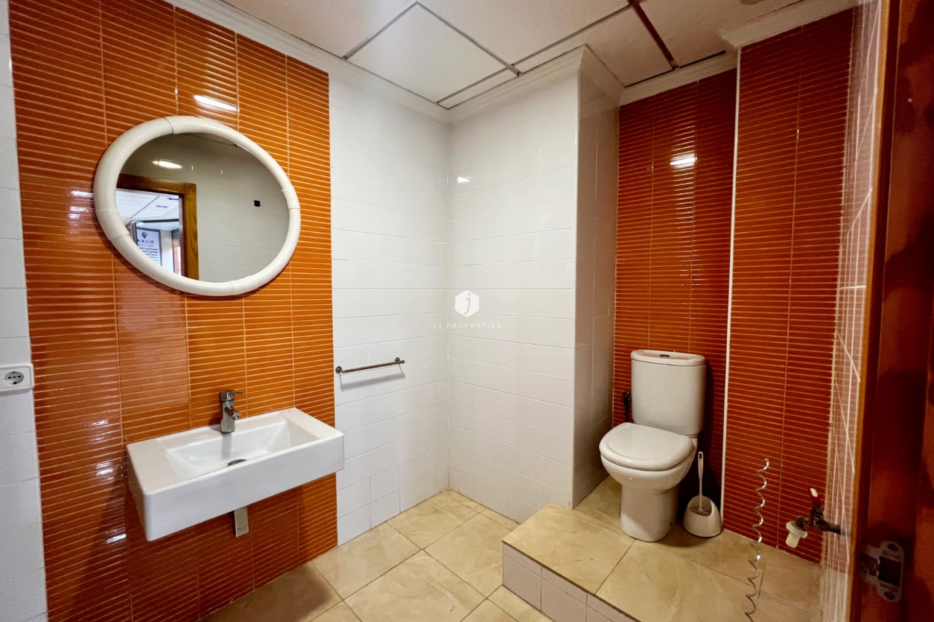 Aus zweiter Hand - Kommerziell -
Beniel - CENTRO