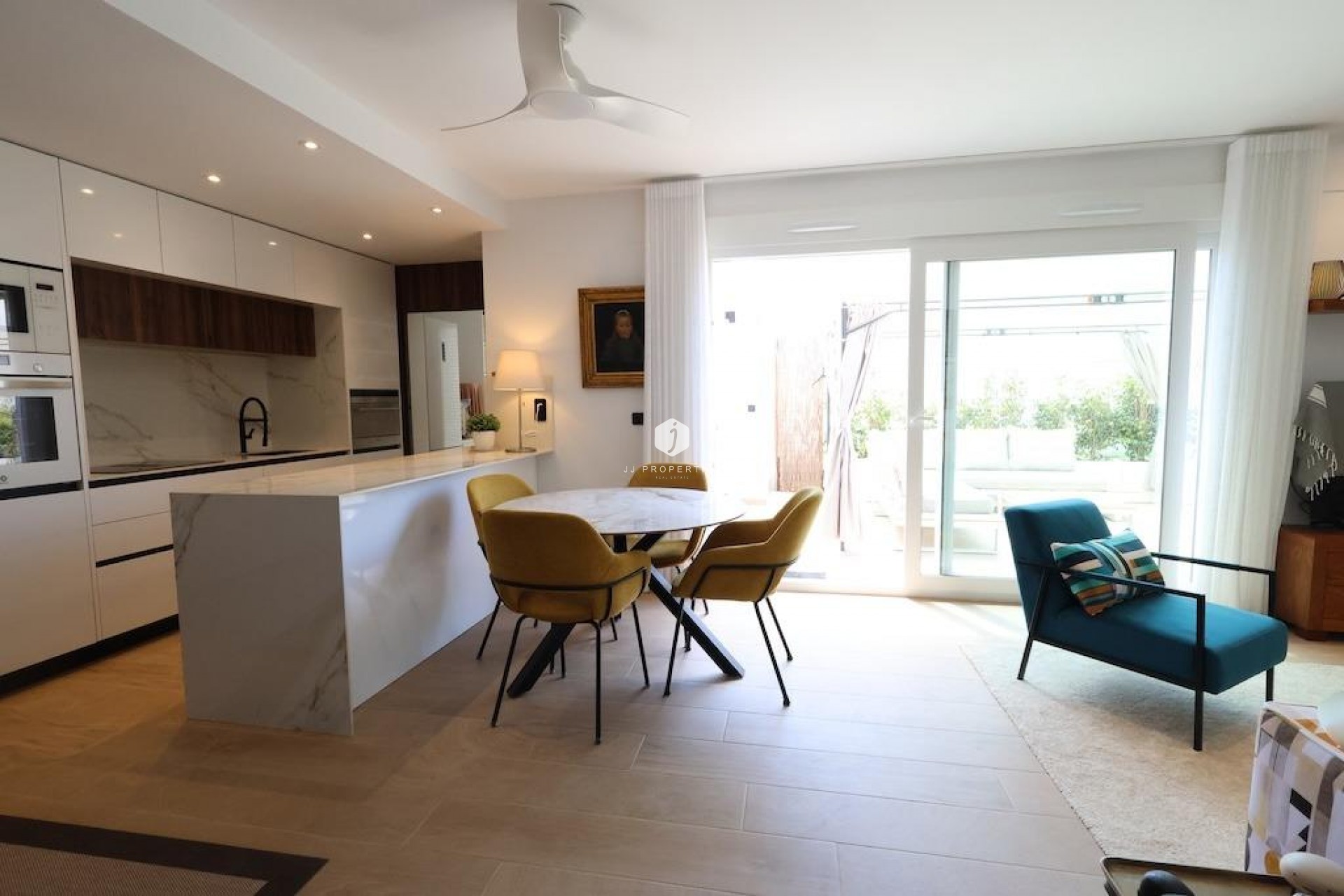 Aus zweiter Hand - Penthouse -
Algorfa - Inland
