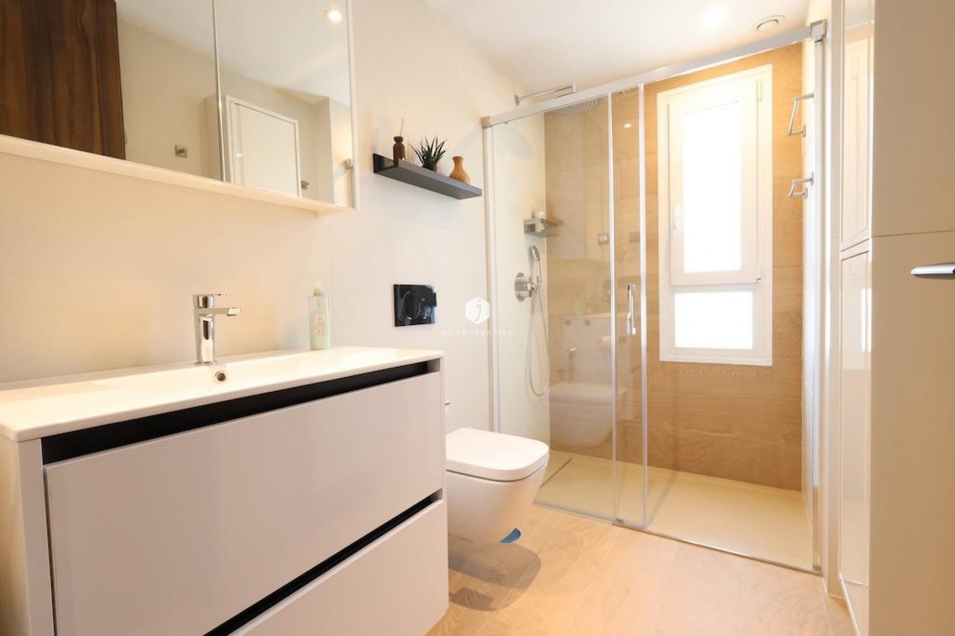 Aus zweiter Hand - Penthouse -
Algorfa - Inland