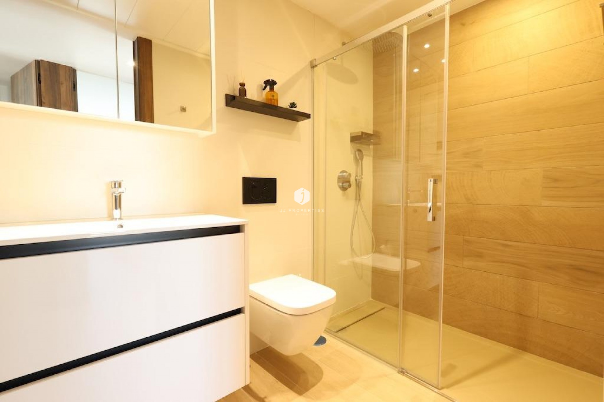Aus zweiter Hand - Penthouse -
Algorfa - Inland