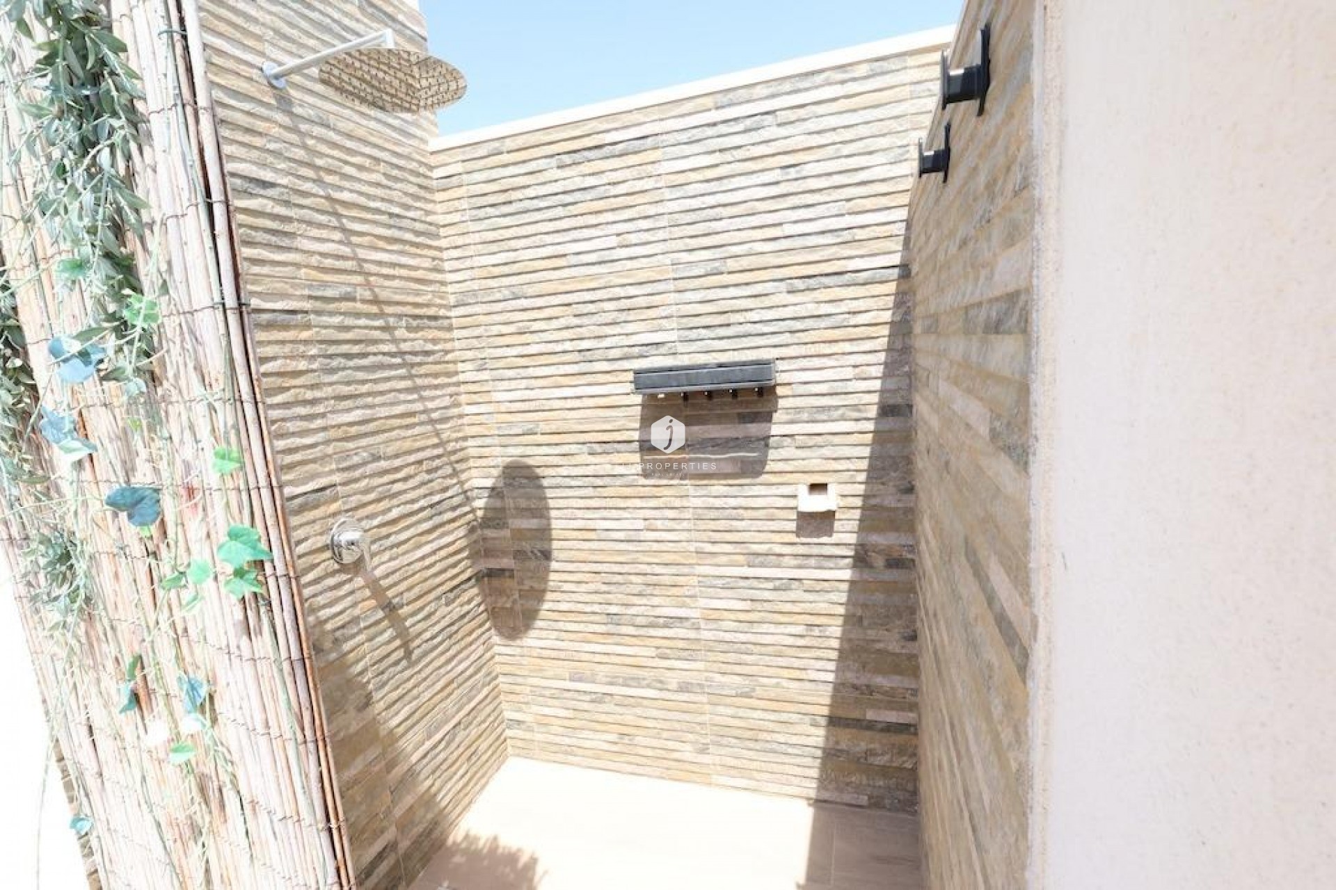 Aus zweiter Hand - Penthouse -
Algorfa - Inland