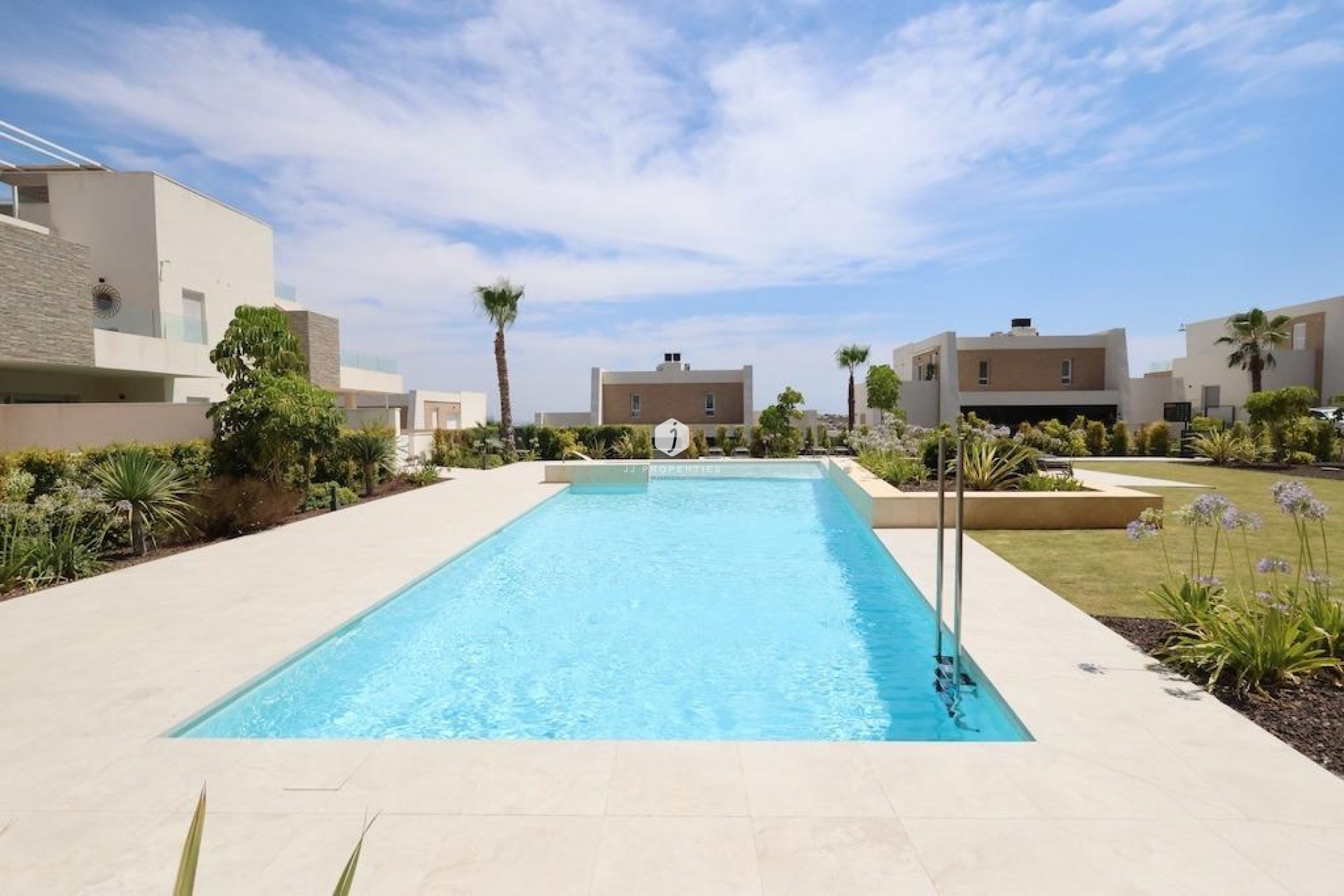 Aus zweiter Hand - Penthouse -
Algorfa - Inland