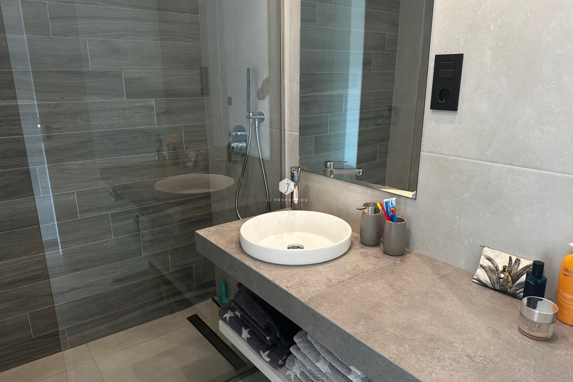 Aus zweiter Hand - Penthouse -
El Raso