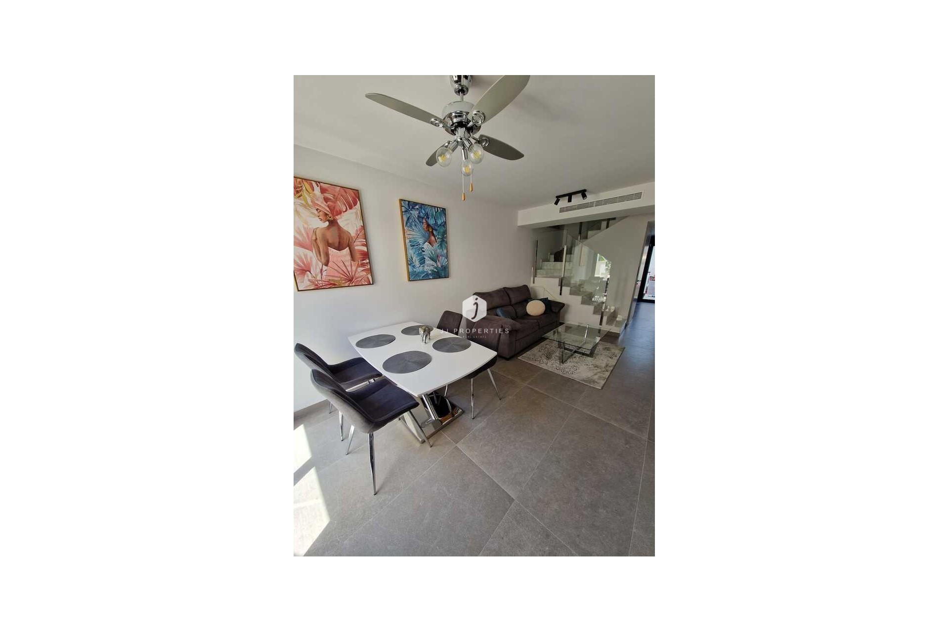 Aus zweiter Hand - Penthouse -
Guardamar del Segura - ELS SECONS