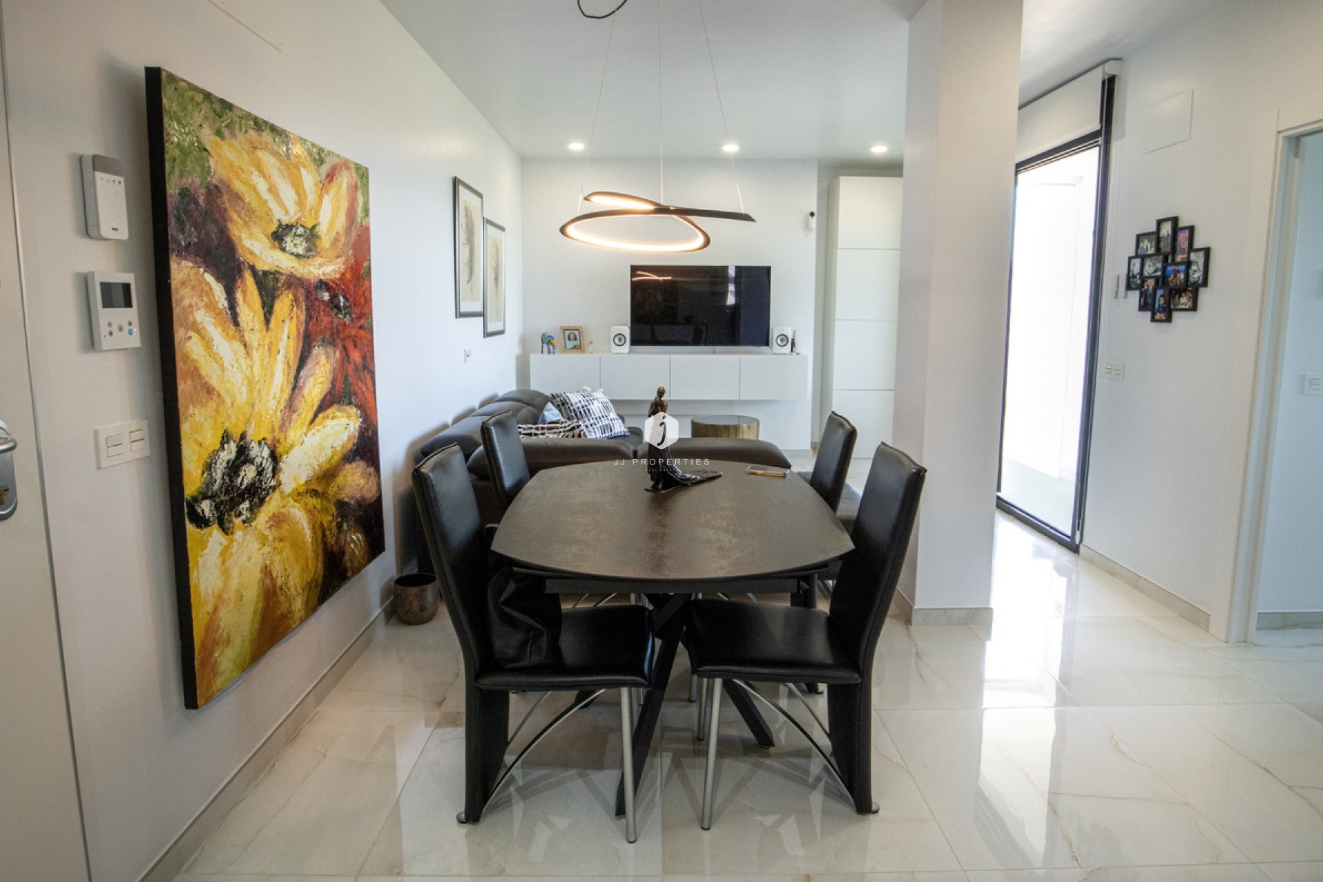 Aus zweiter Hand - Penthouse -
Los Altos - AMANECER