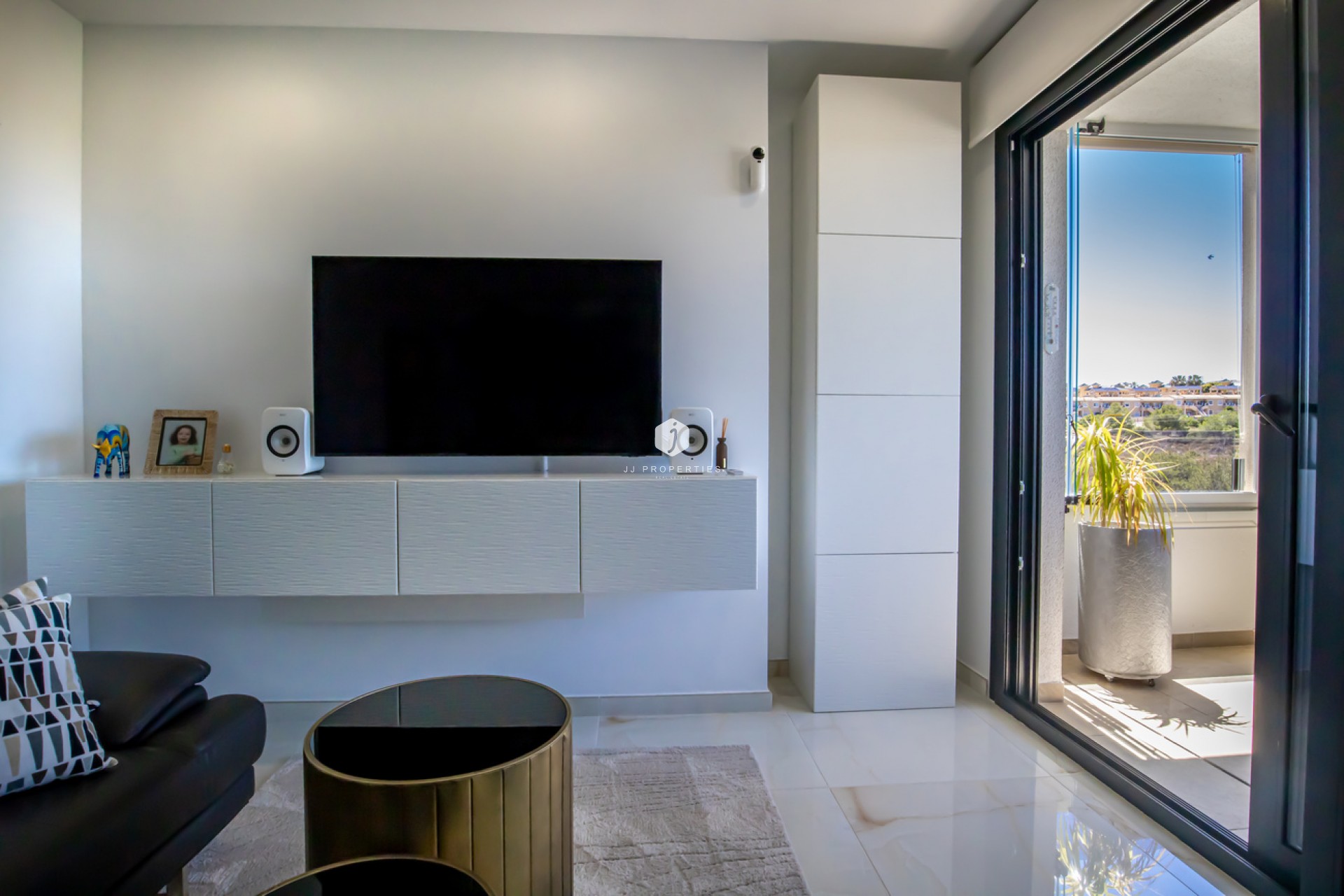 Aus zweiter Hand - Penthouse -
Los Altos - AMANECER