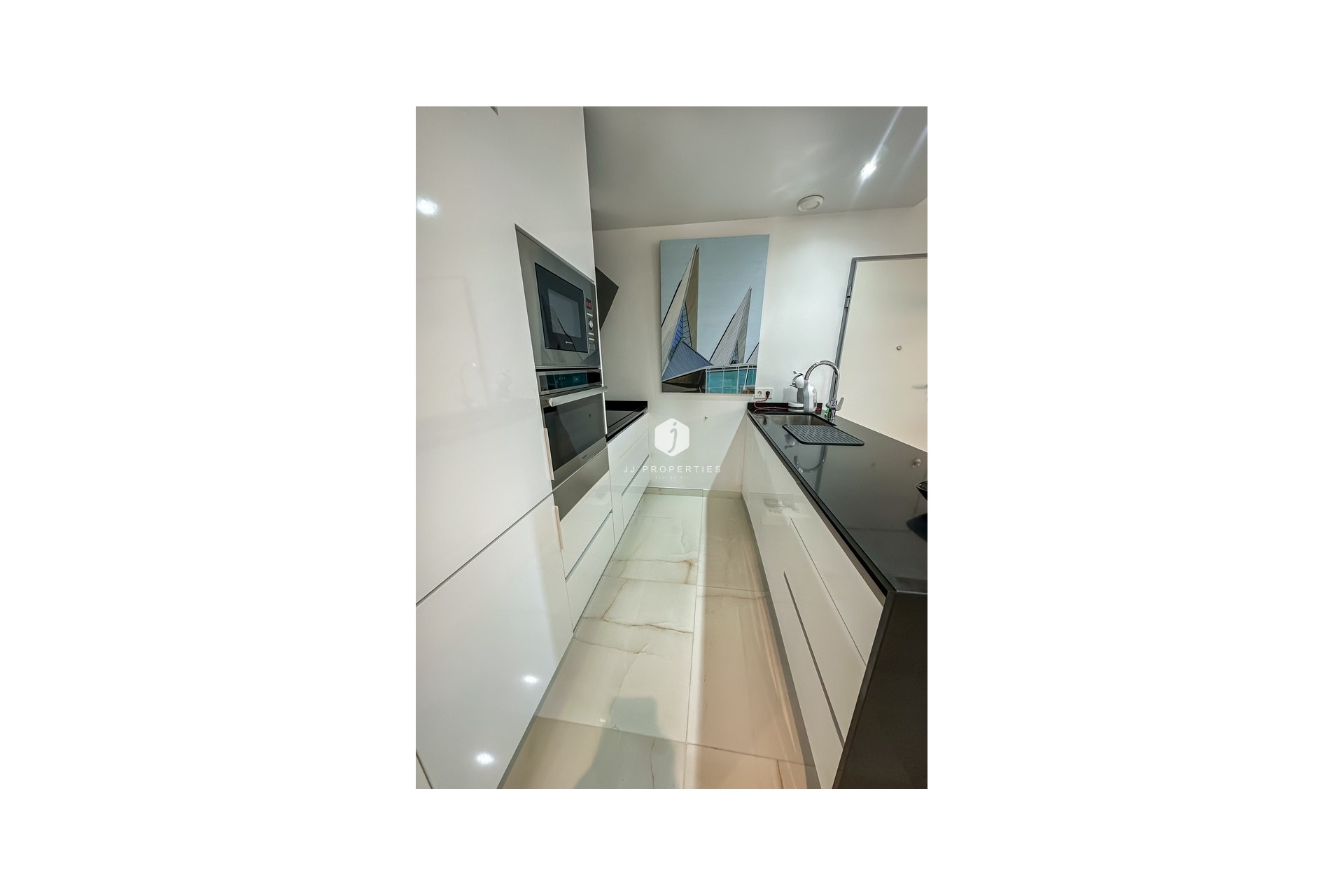 Aus zweiter Hand - Penthouse -
Los Altos - AMANECER