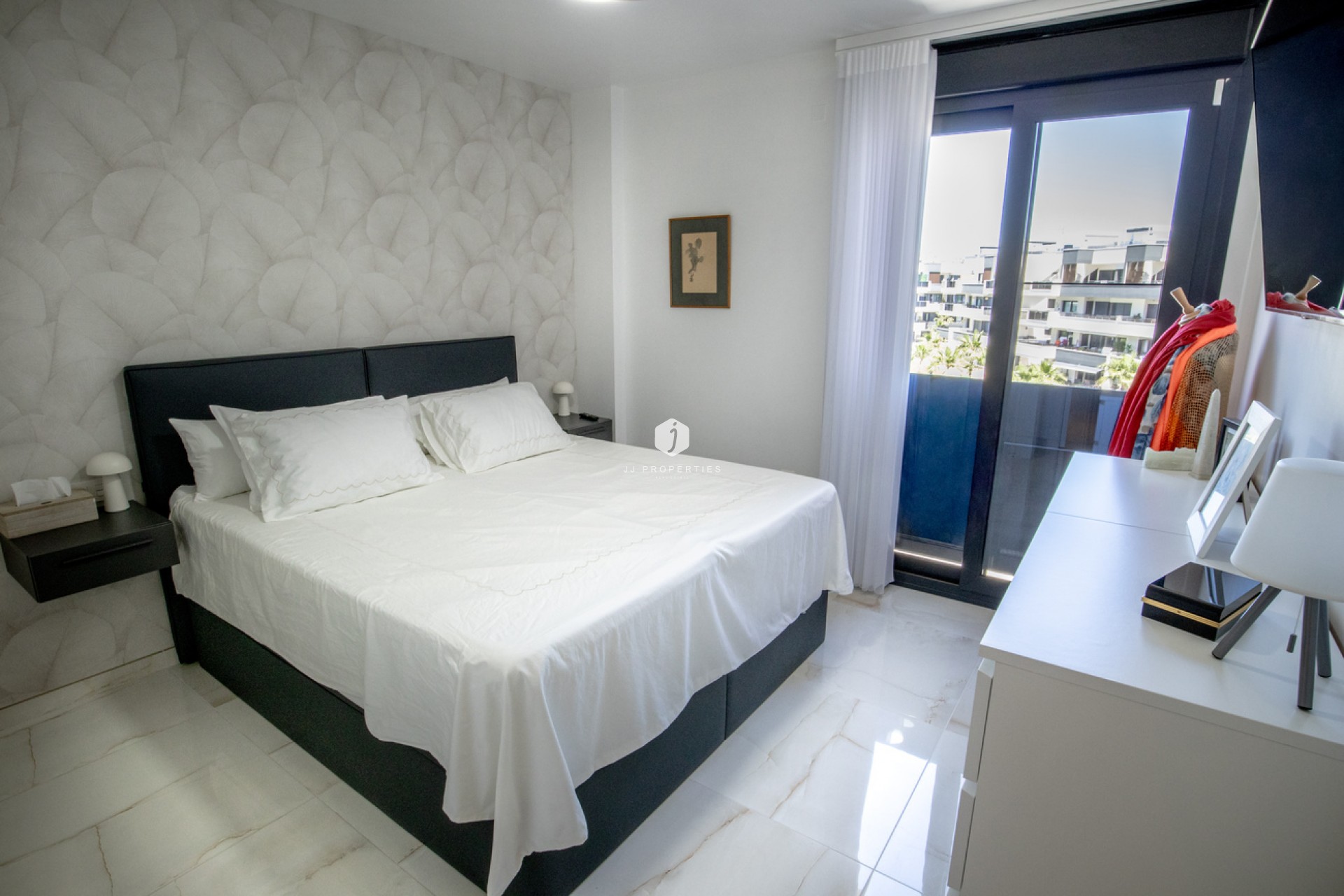 Aus zweiter Hand - Penthouse -
Los Altos - AMANECER