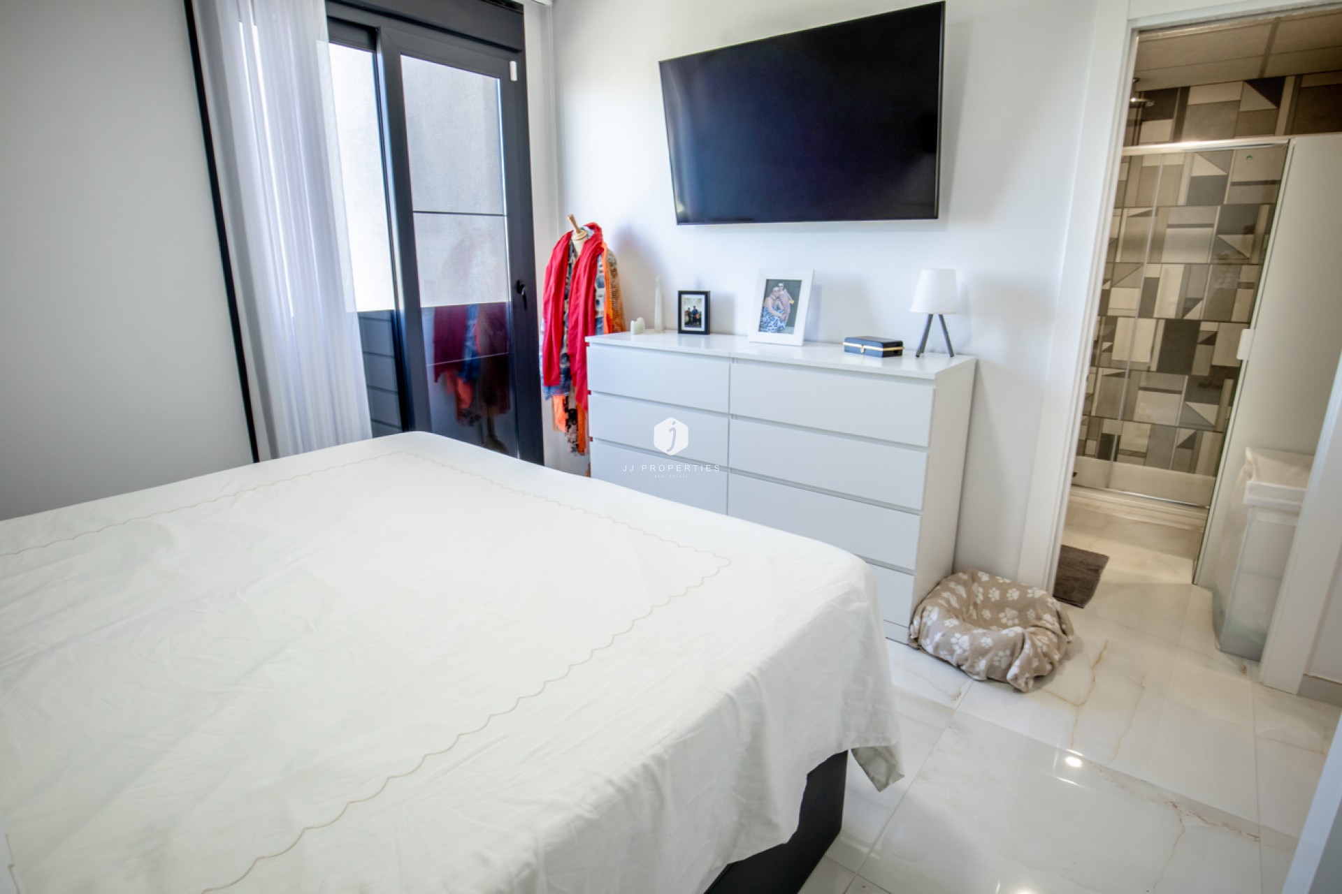 Aus zweiter Hand - Penthouse -
Los Altos - AMANECER