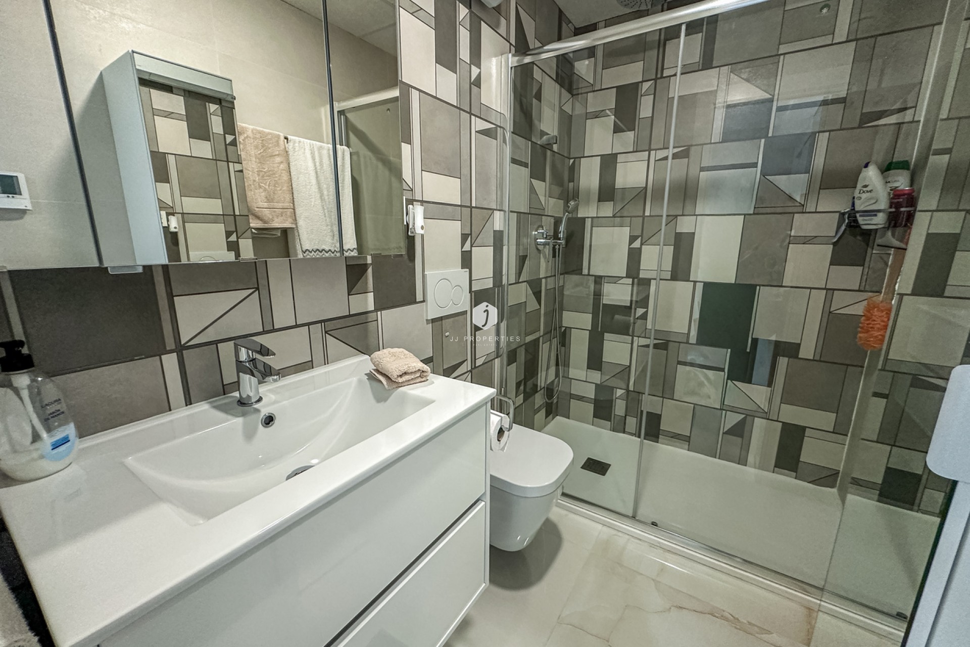 Aus zweiter Hand - Penthouse -
Los Altos - AMANECER