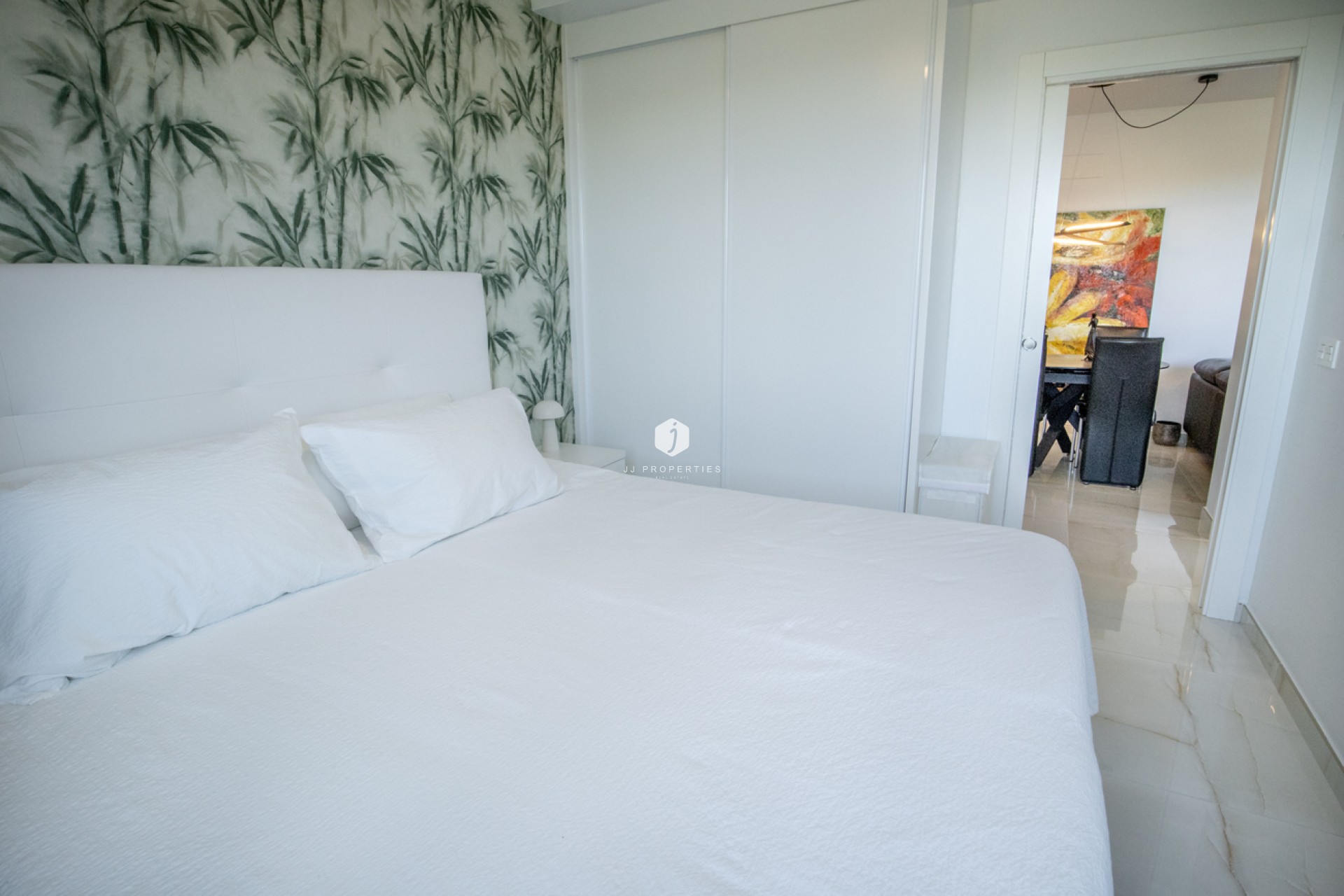 Aus zweiter Hand - Penthouse -
Los Altos - AMANECER