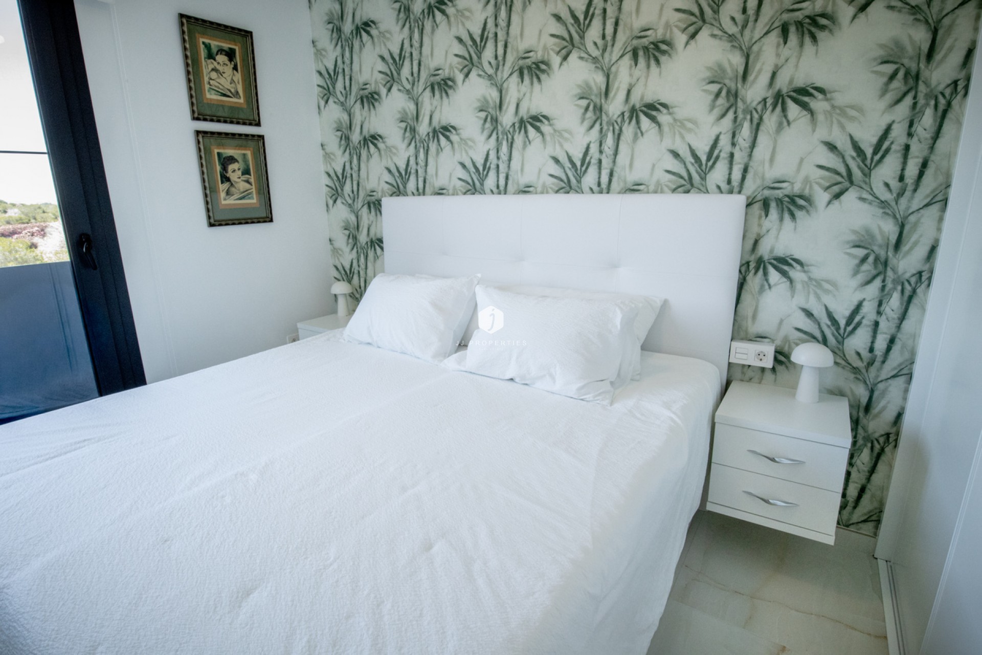 Aus zweiter Hand - Penthouse -
Los Altos - AMANECER
