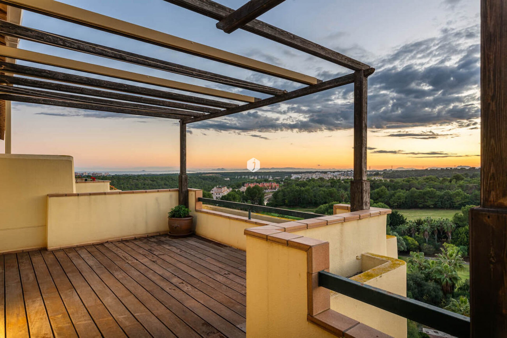 Aus zweiter Hand - Penthouse -
Orihuela Costa - Campoamor