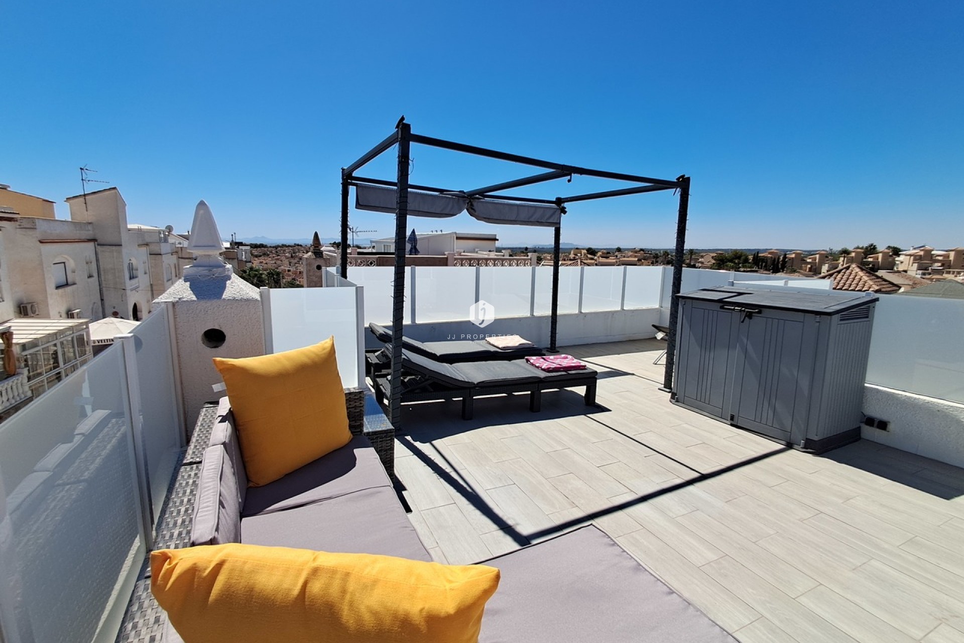 Aus zweiter Hand - Penthouse -
San Miguel de Salinas - Inland