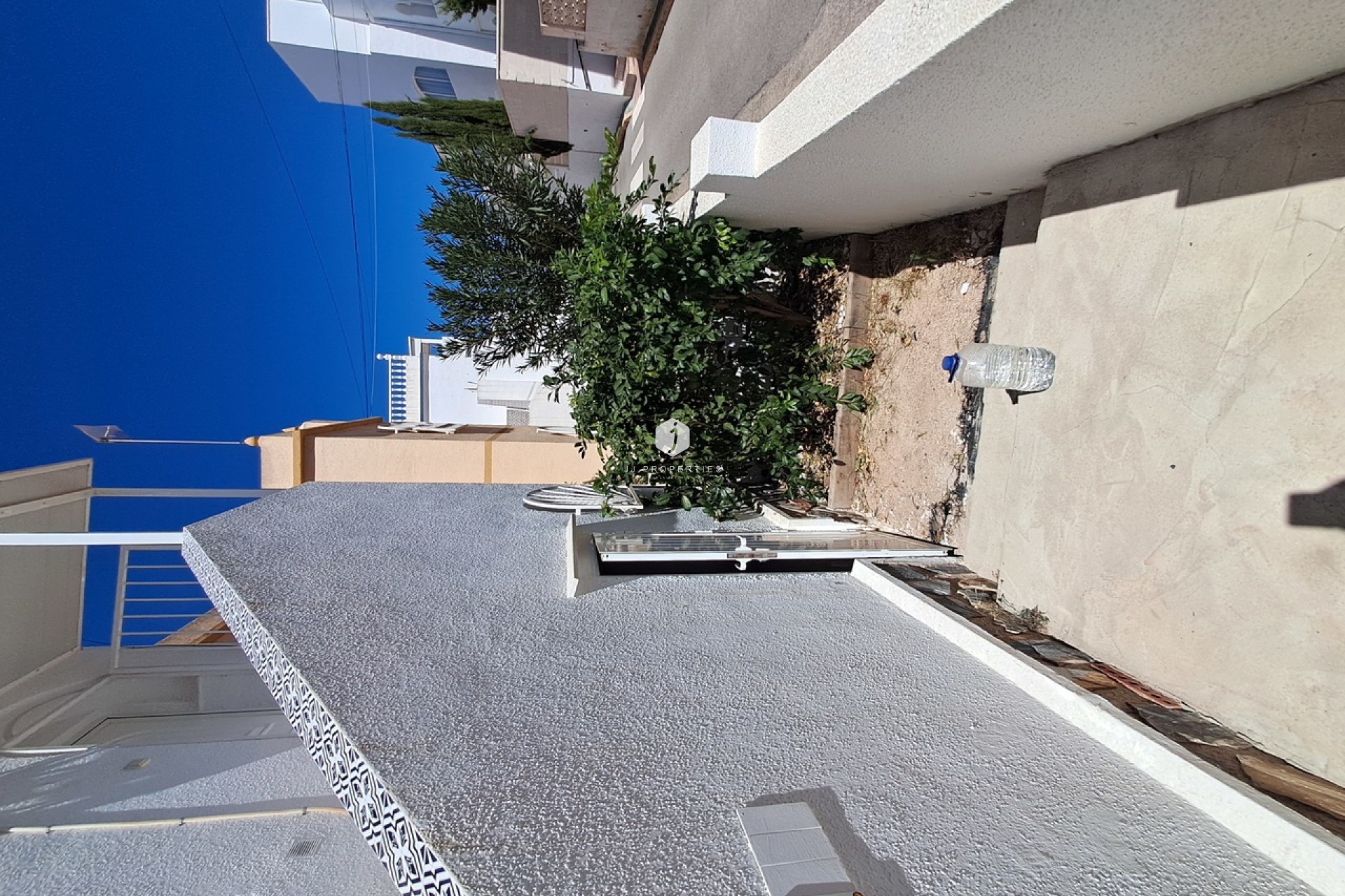Aus zweiter Hand - Penthouse -
San Miguel de Salinas - Inland