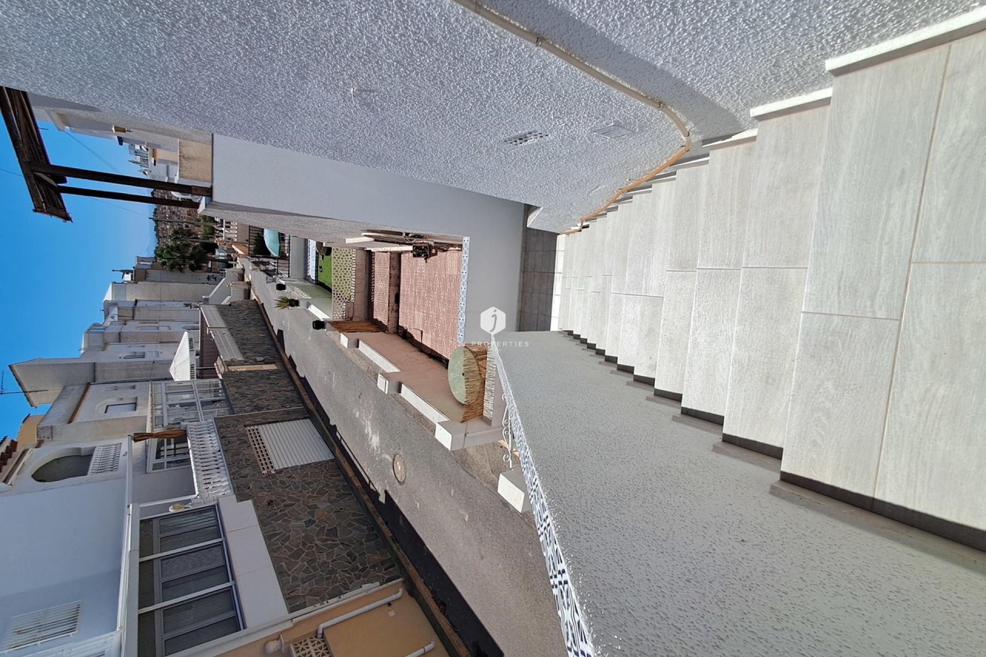 Aus zweiter Hand - Penthouse -
San Miguel de Salinas - Inland