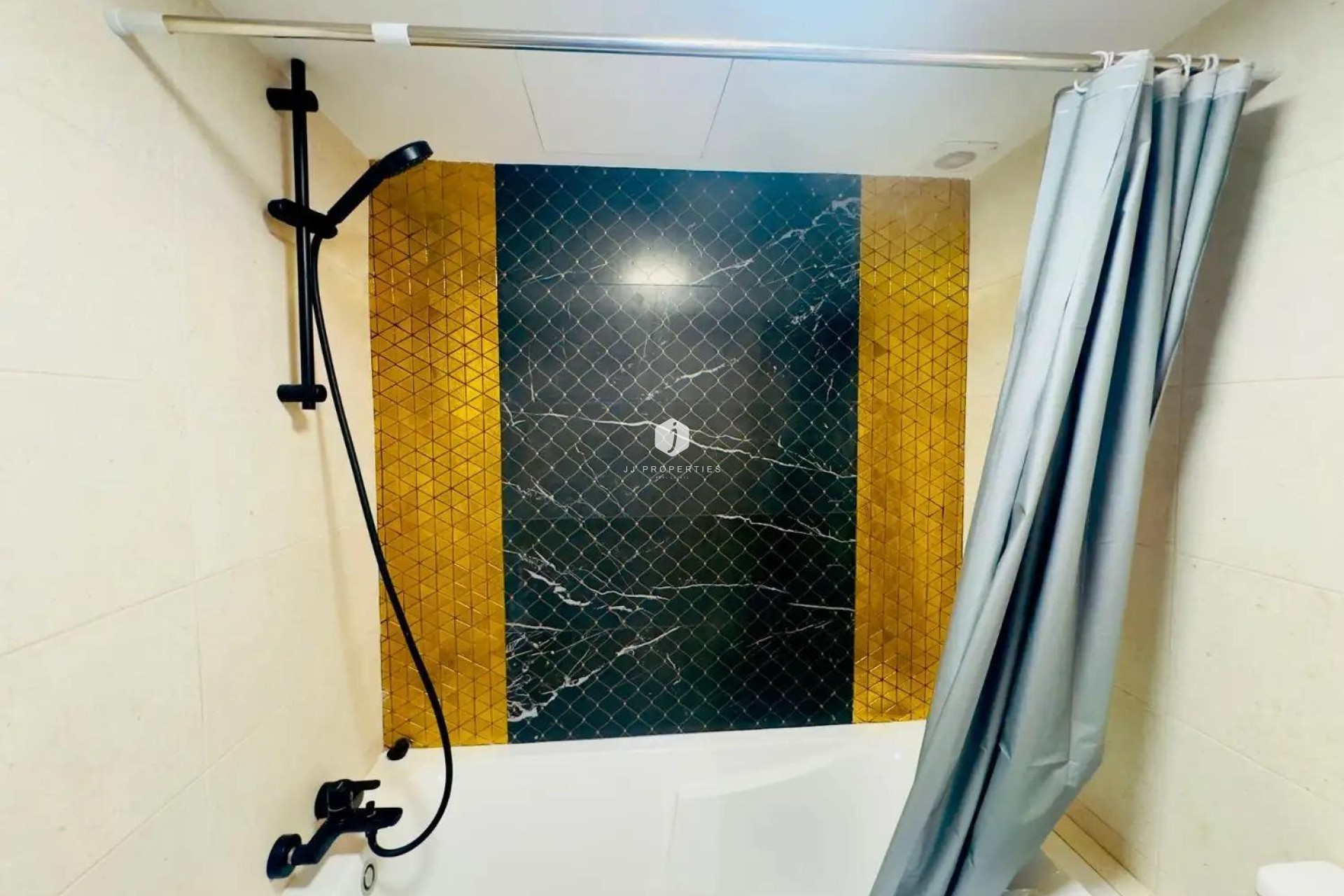 Aus zweiter Hand - Penthouse -
Torrevieja - Acequion