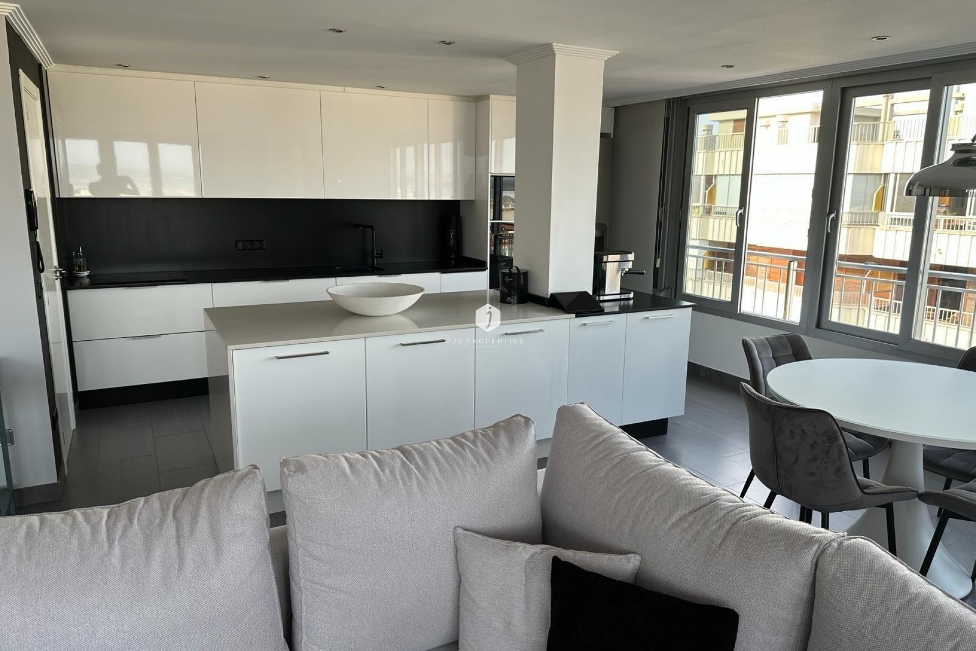 Aus zweiter Hand - Penthouse -
Torrevieja - El Acequión - Los Náufragos