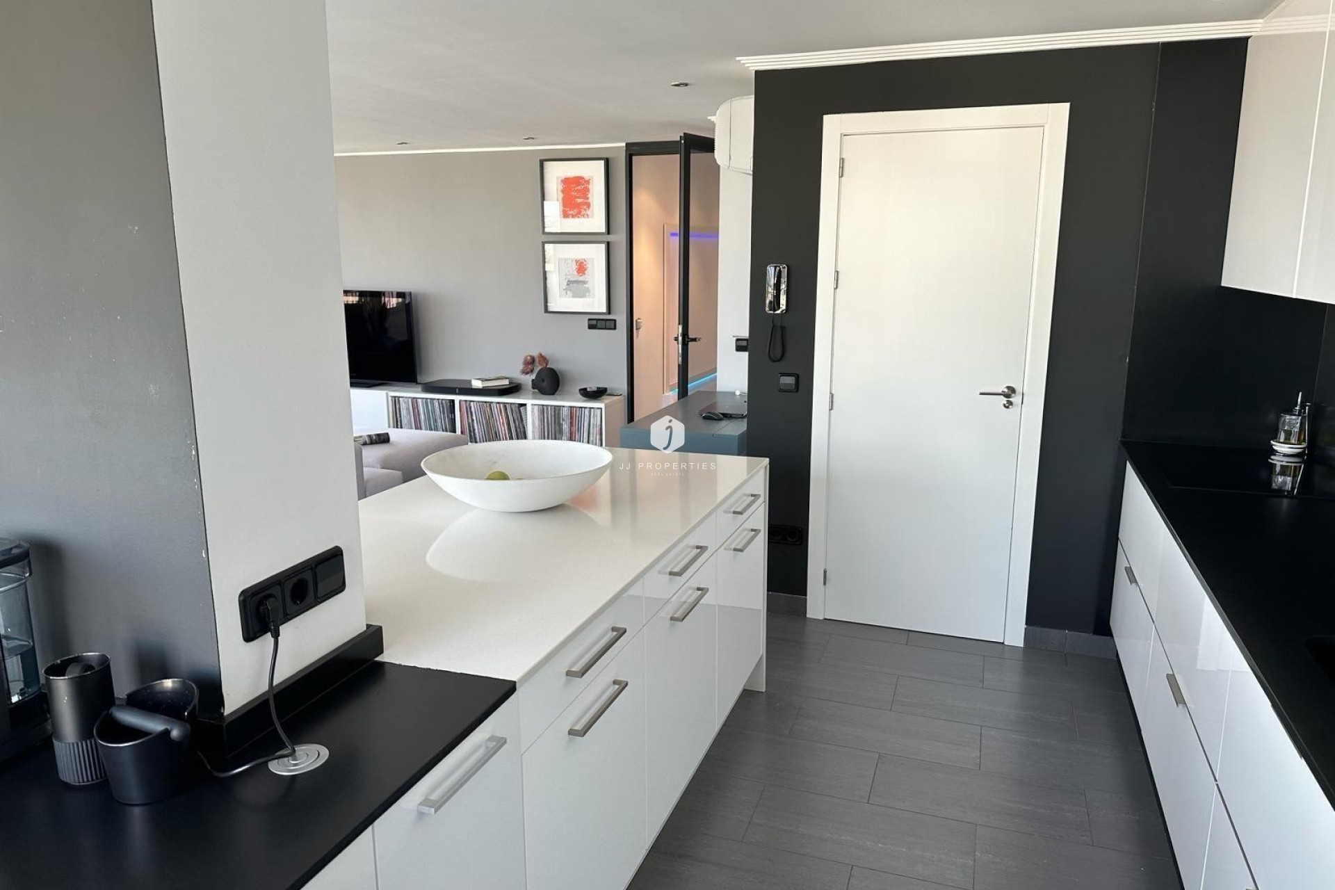 Aus zweiter Hand - Penthouse -
Torrevieja - El Acequión - Los Náufragos