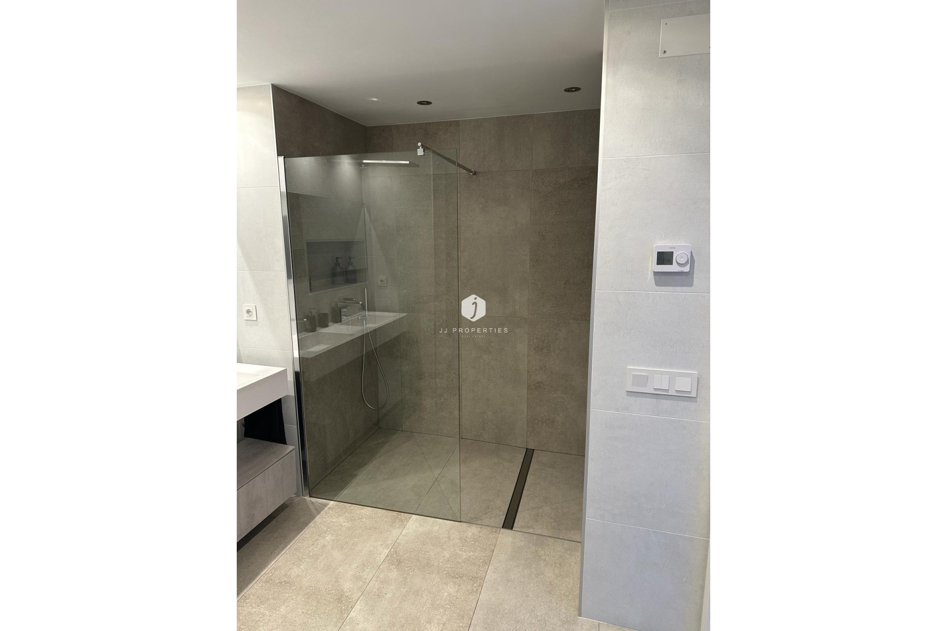 Aus zweiter Hand - Penthouse -
Torrevieja - El Acequión - Los Náufragos