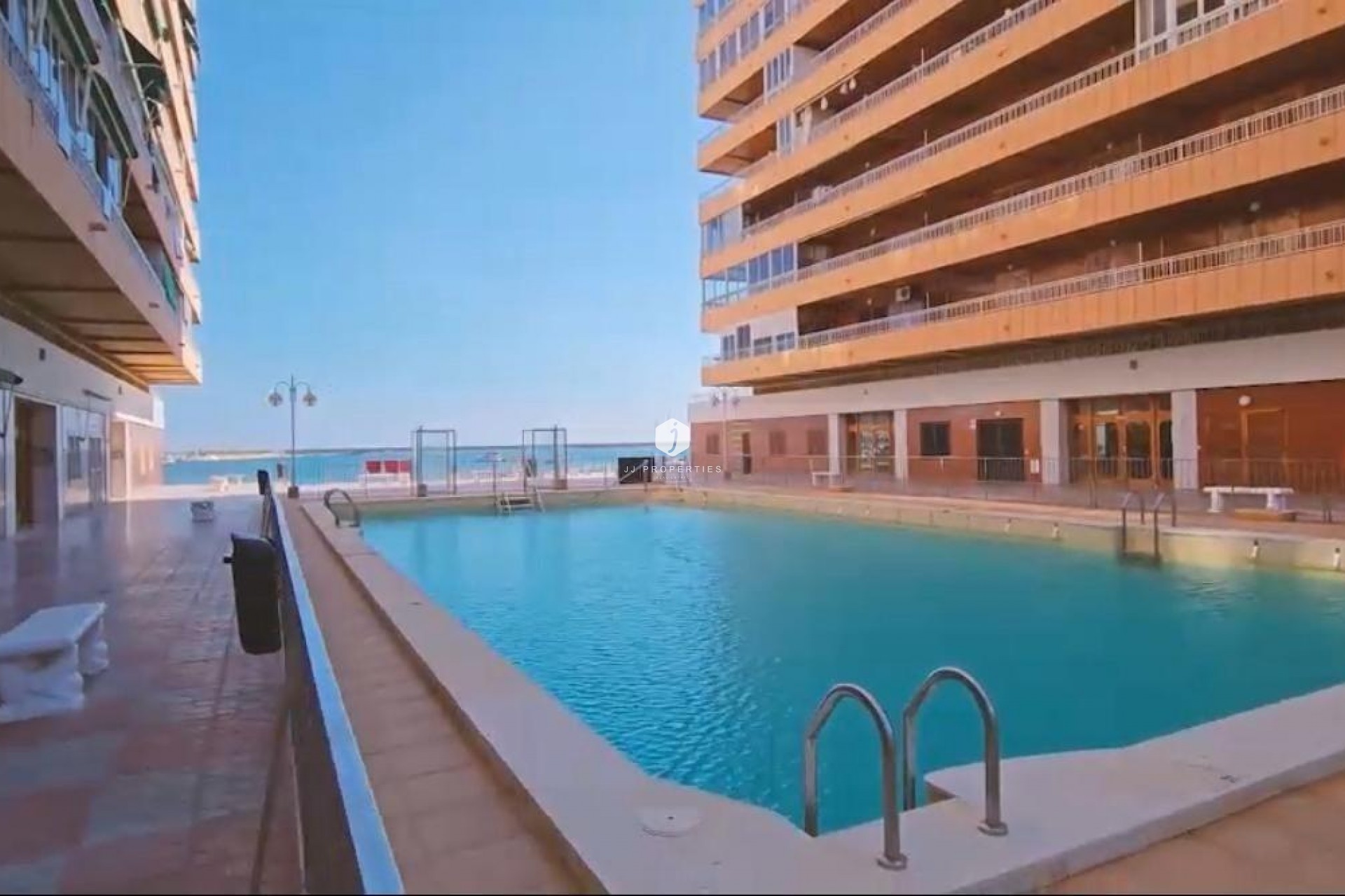 Aus zweiter Hand - Penthouse -
Torrevieja - El Acequión - Los Náufragos