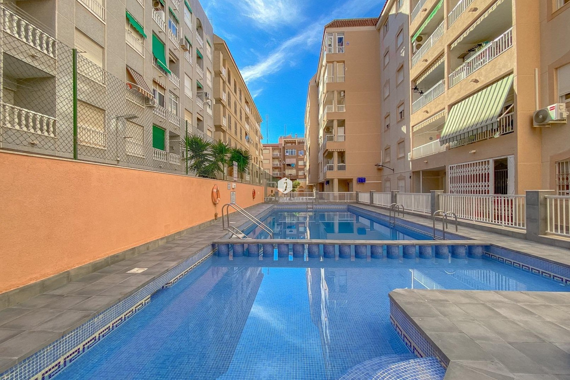 Aus zweiter Hand - Penthouse -
Torrevieja - El Acequión - Los Náufragos