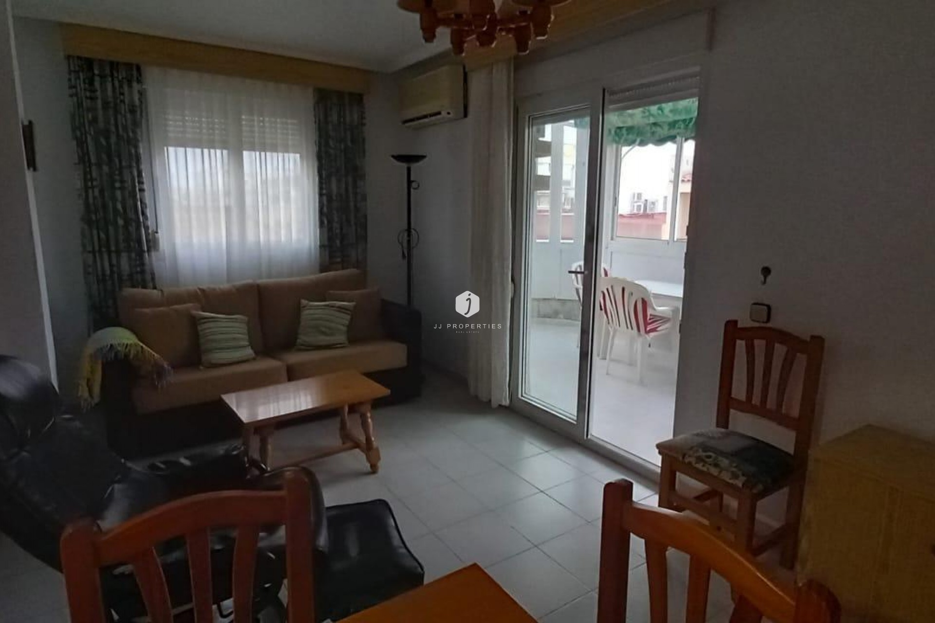 Aus zweiter Hand - Penthouse -
Torrevieja - El Acequión - Los Náufragos