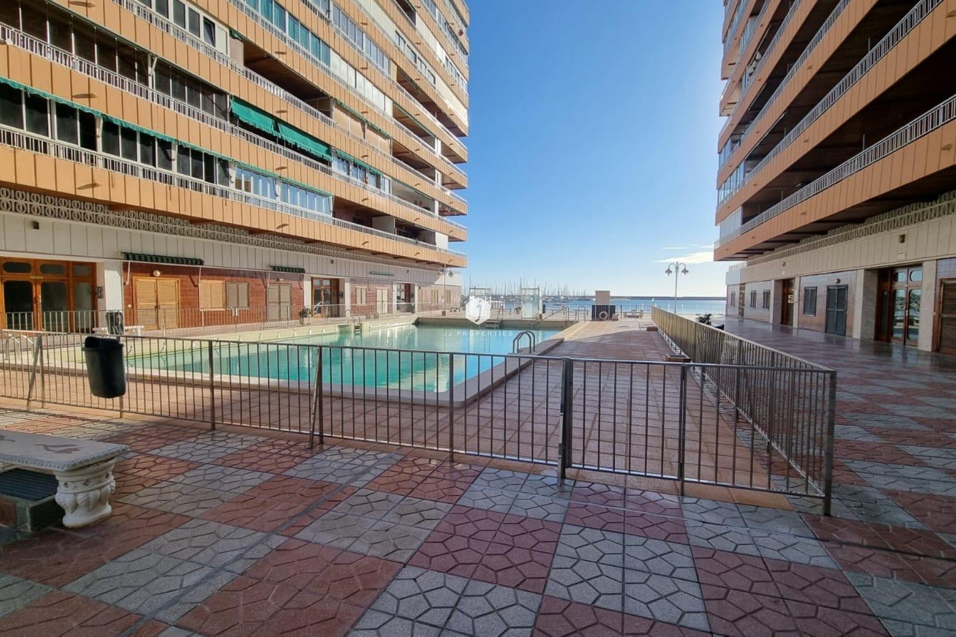 Aus zweiter Hand - Penthouse -
Torrevieja - El Acequión - Los Náufragos