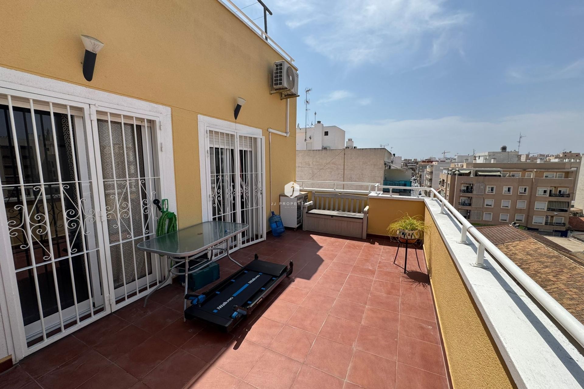 Aus zweiter Hand - Penthouse -
Torrevieja - Estacion de autobuses