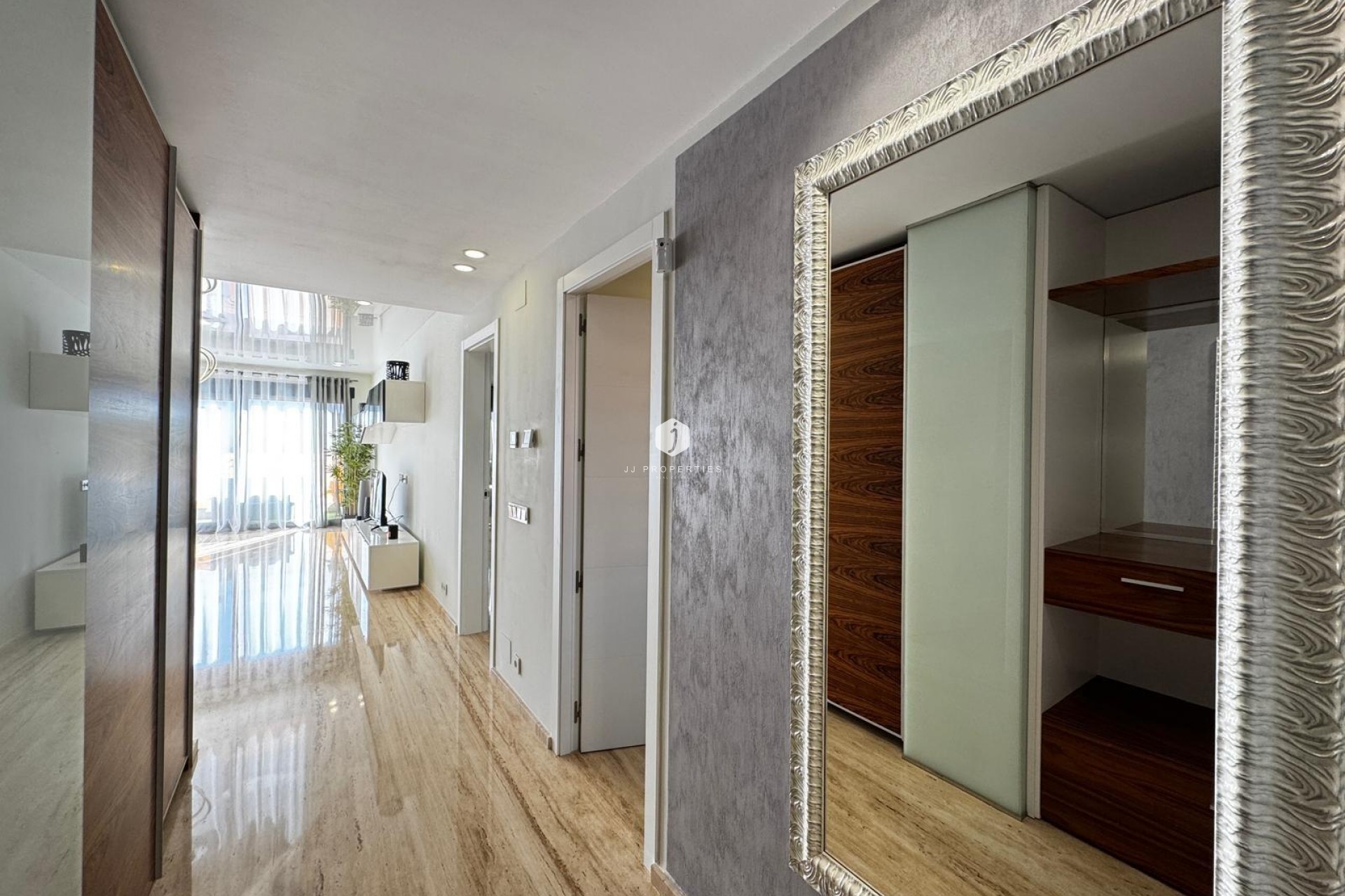 Aus zweiter Hand - Penthouse -
Torrevieja - Estacion de autobuses