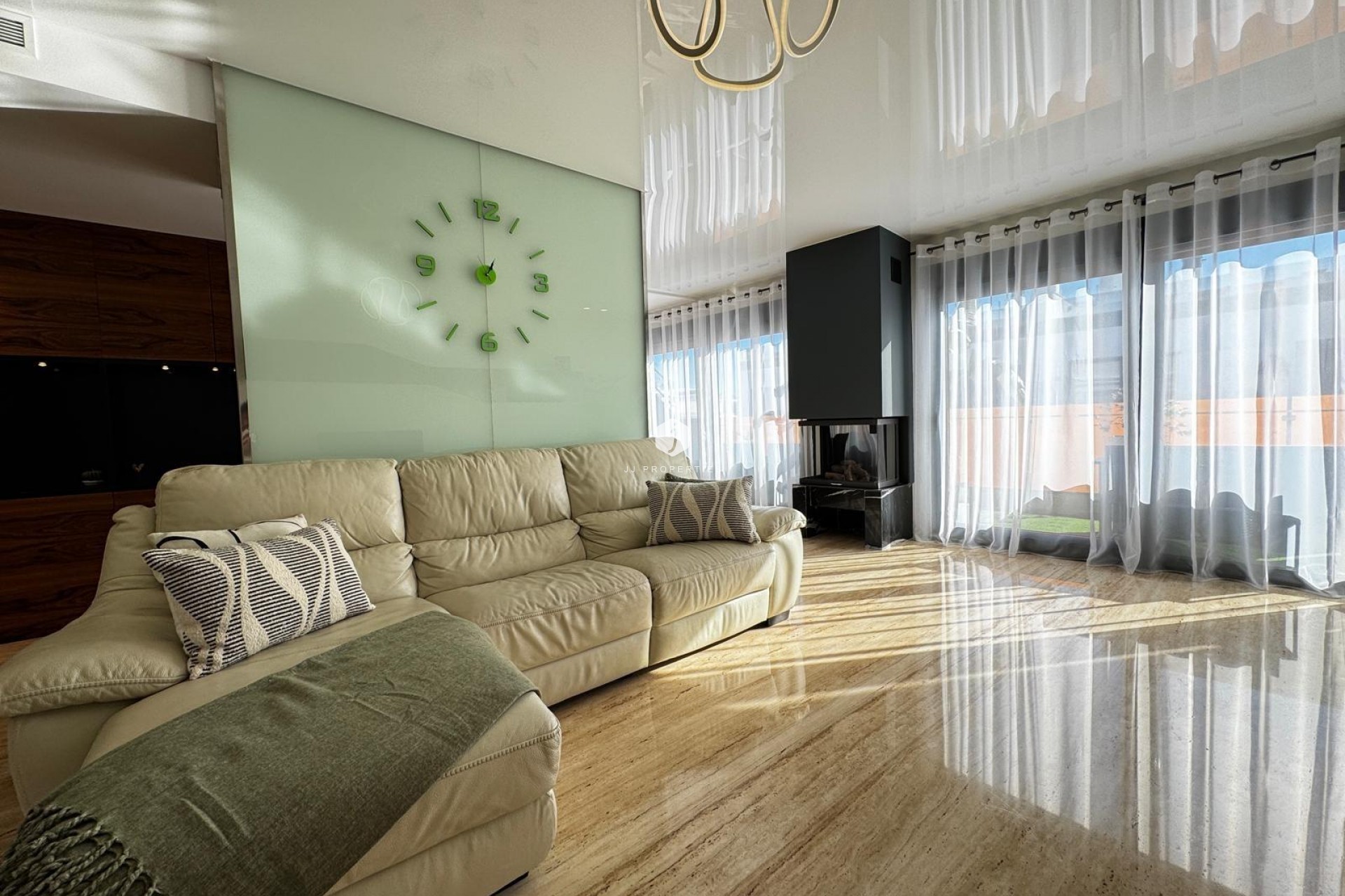 Aus zweiter Hand - Penthouse -
Torrevieja - Estacion de autobuses