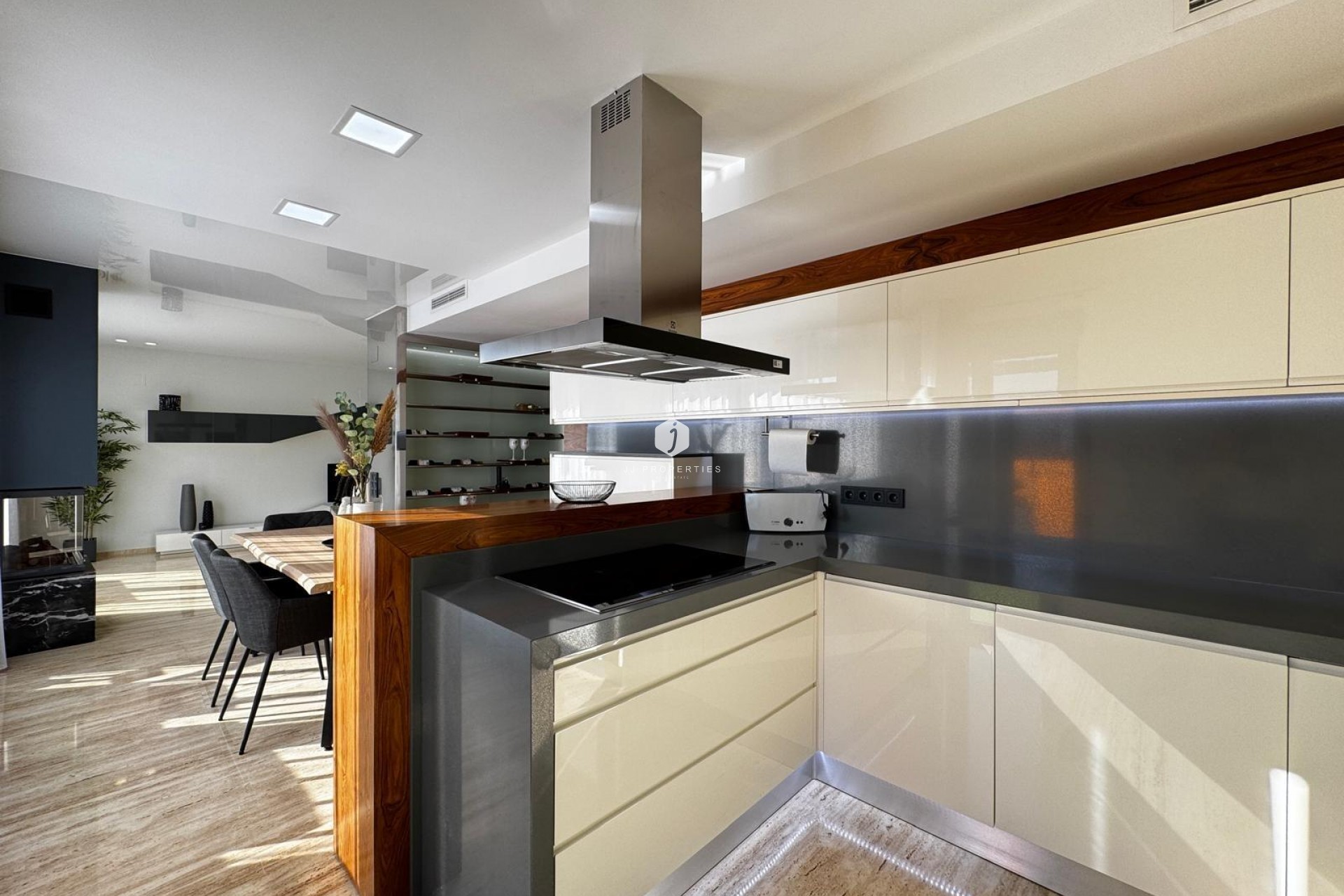 Aus zweiter Hand - Penthouse -
Torrevieja - Estacion de autobuses