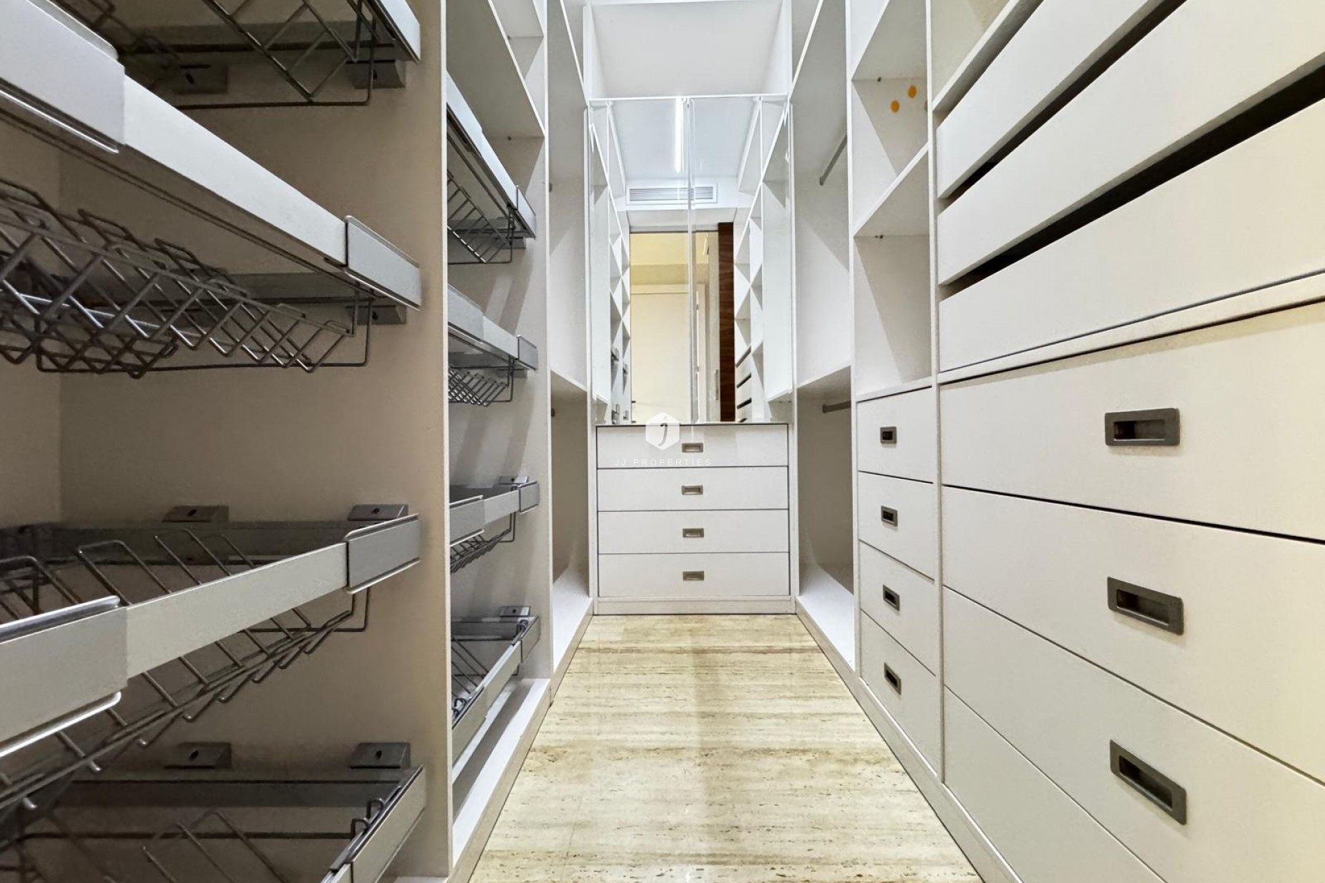 Aus zweiter Hand - Penthouse -
Torrevieja - Estacion de autobuses