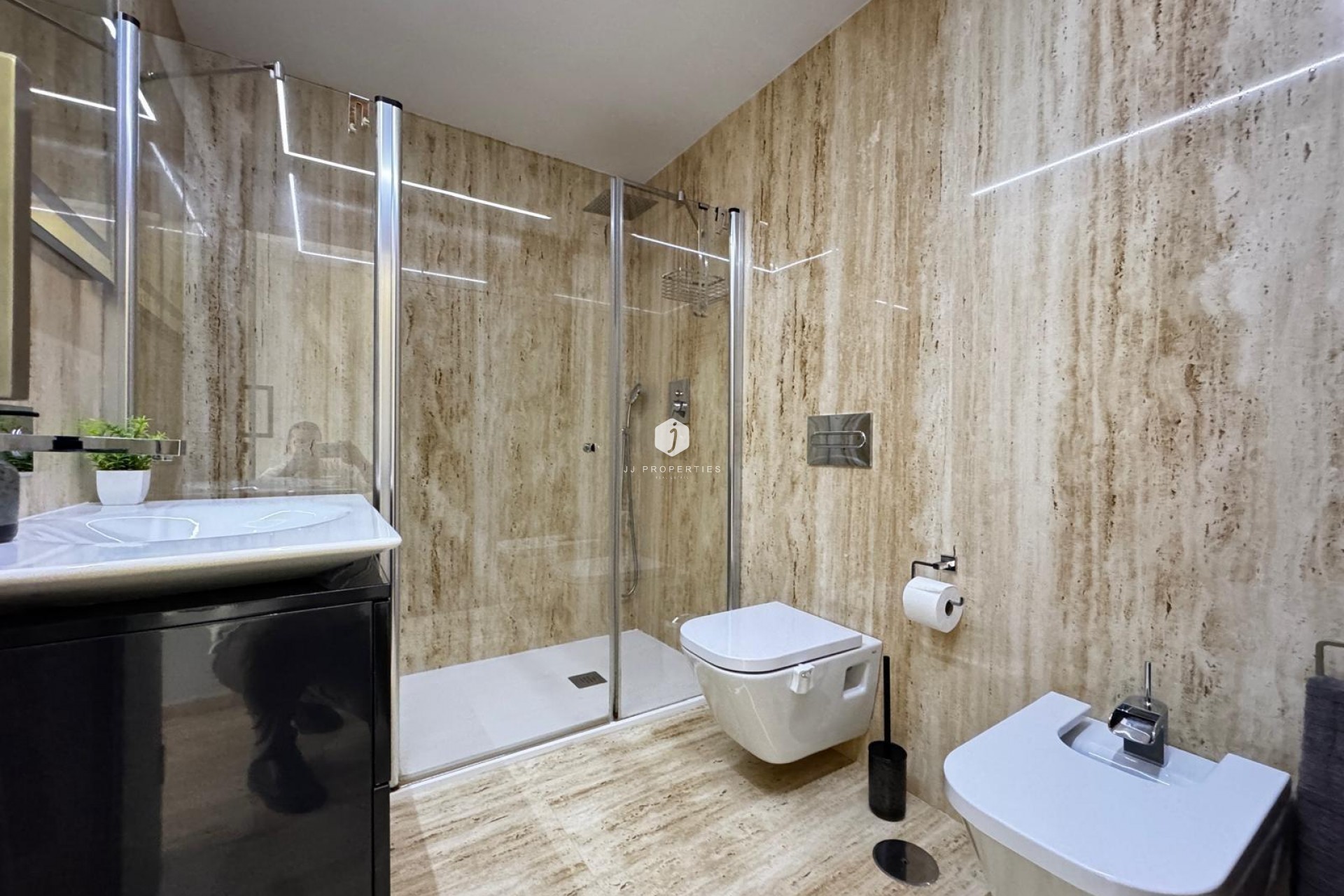 Aus zweiter Hand - Penthouse -
Torrevieja - Estacion de autobuses