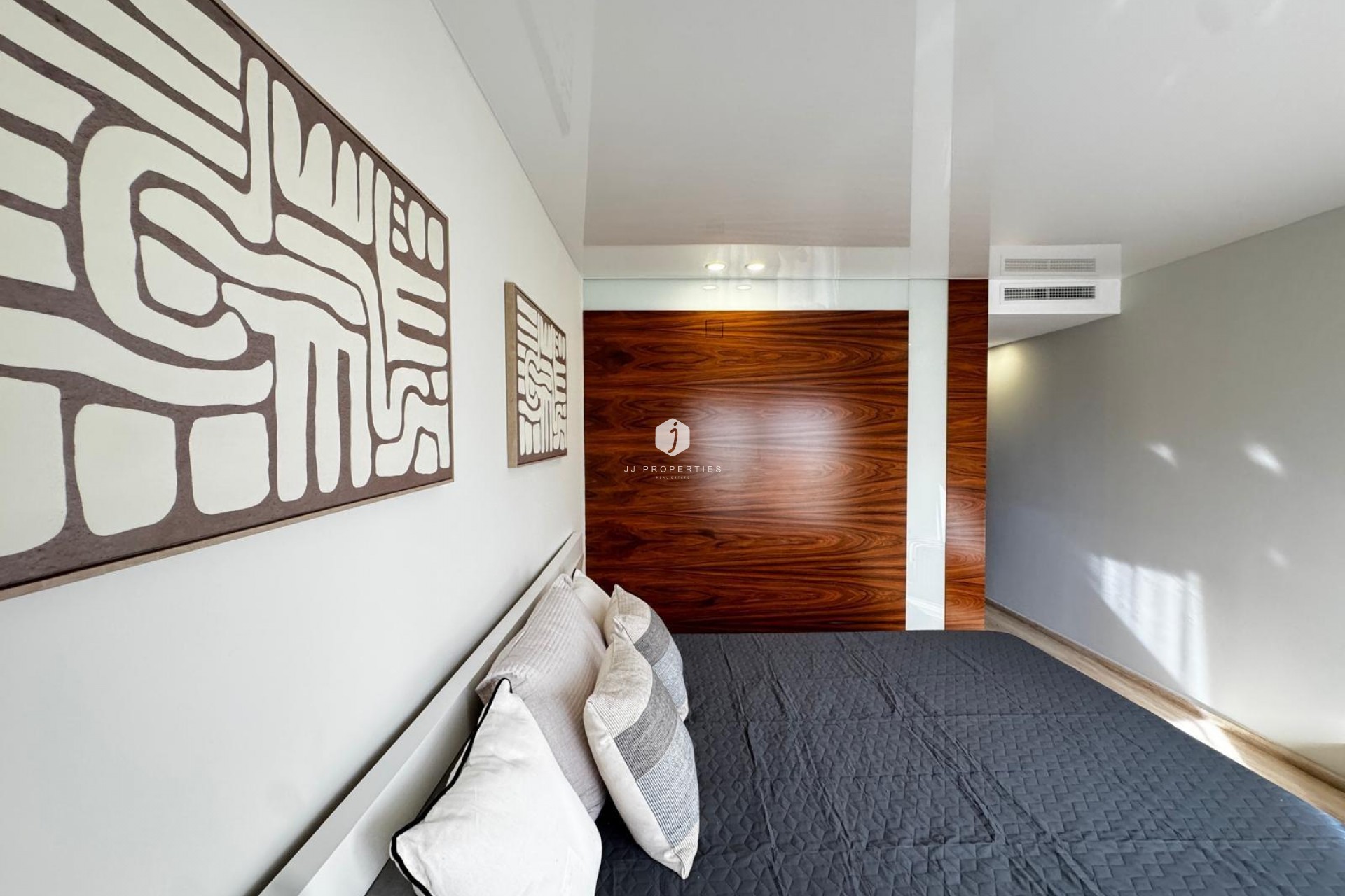 Aus zweiter Hand - Penthouse -
Torrevieja - Estacion de autobuses