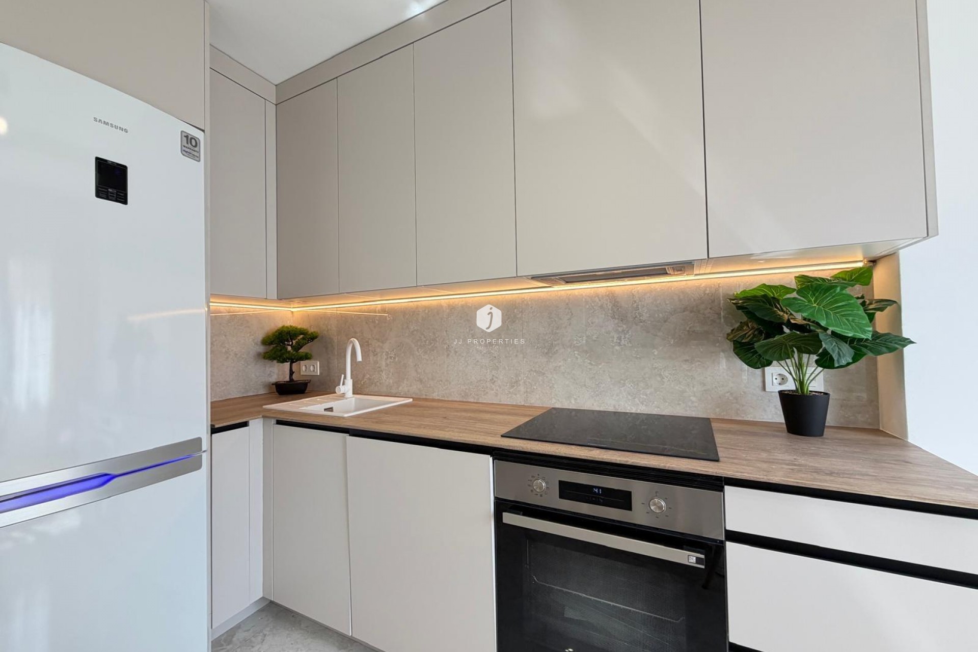 Aus zweiter Hand - Penthouse -
Torrevieja - Estacion de autobuses