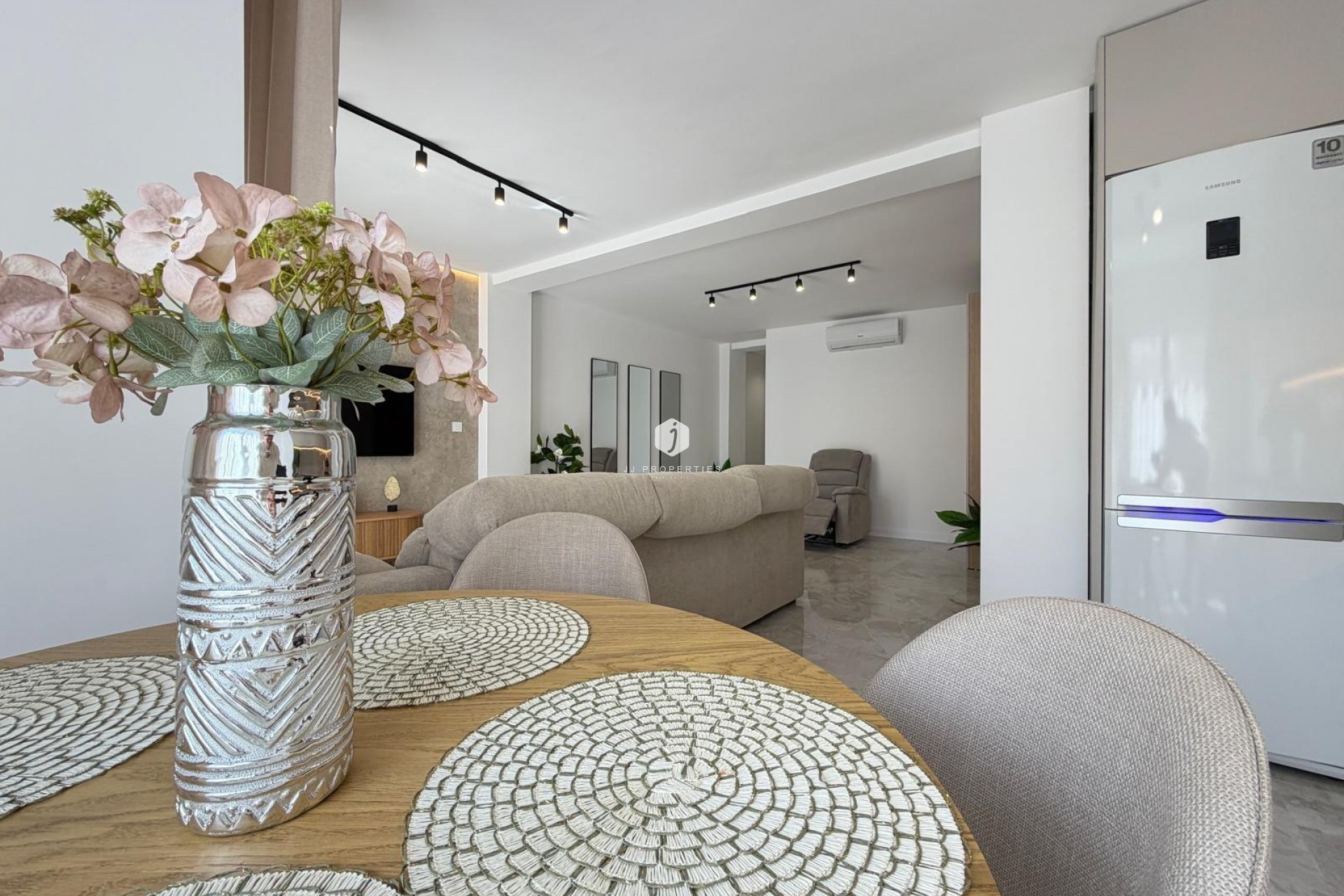 Aus zweiter Hand - Penthouse -
Torrevieja - Estacion de autobuses