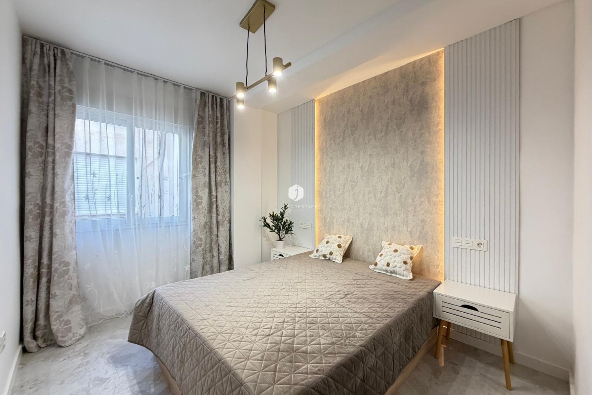 Aus zweiter Hand - Penthouse -
Torrevieja - Estacion de autobuses