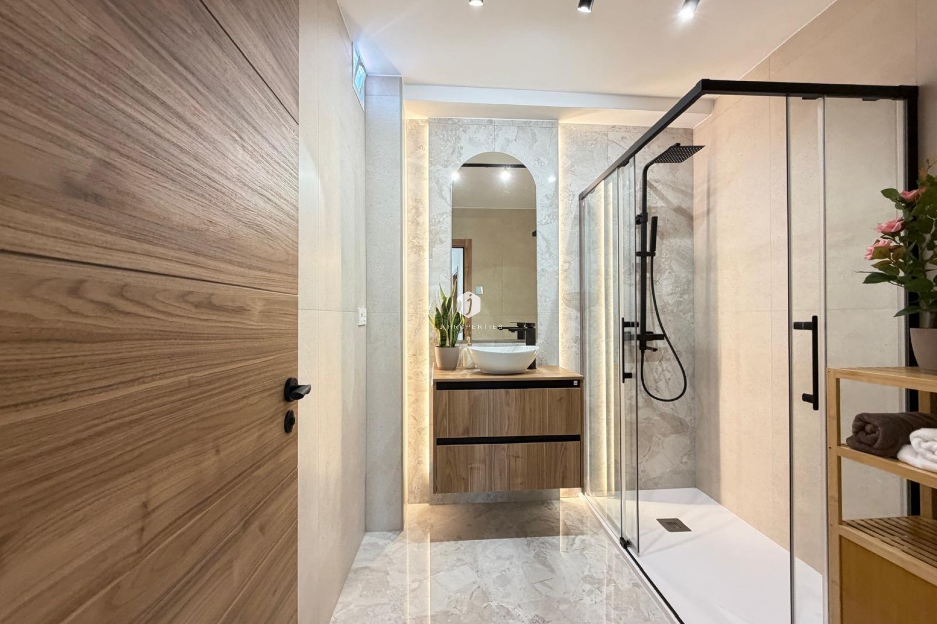 Aus zweiter Hand - Penthouse -
Torrevieja - Estacion de autobuses