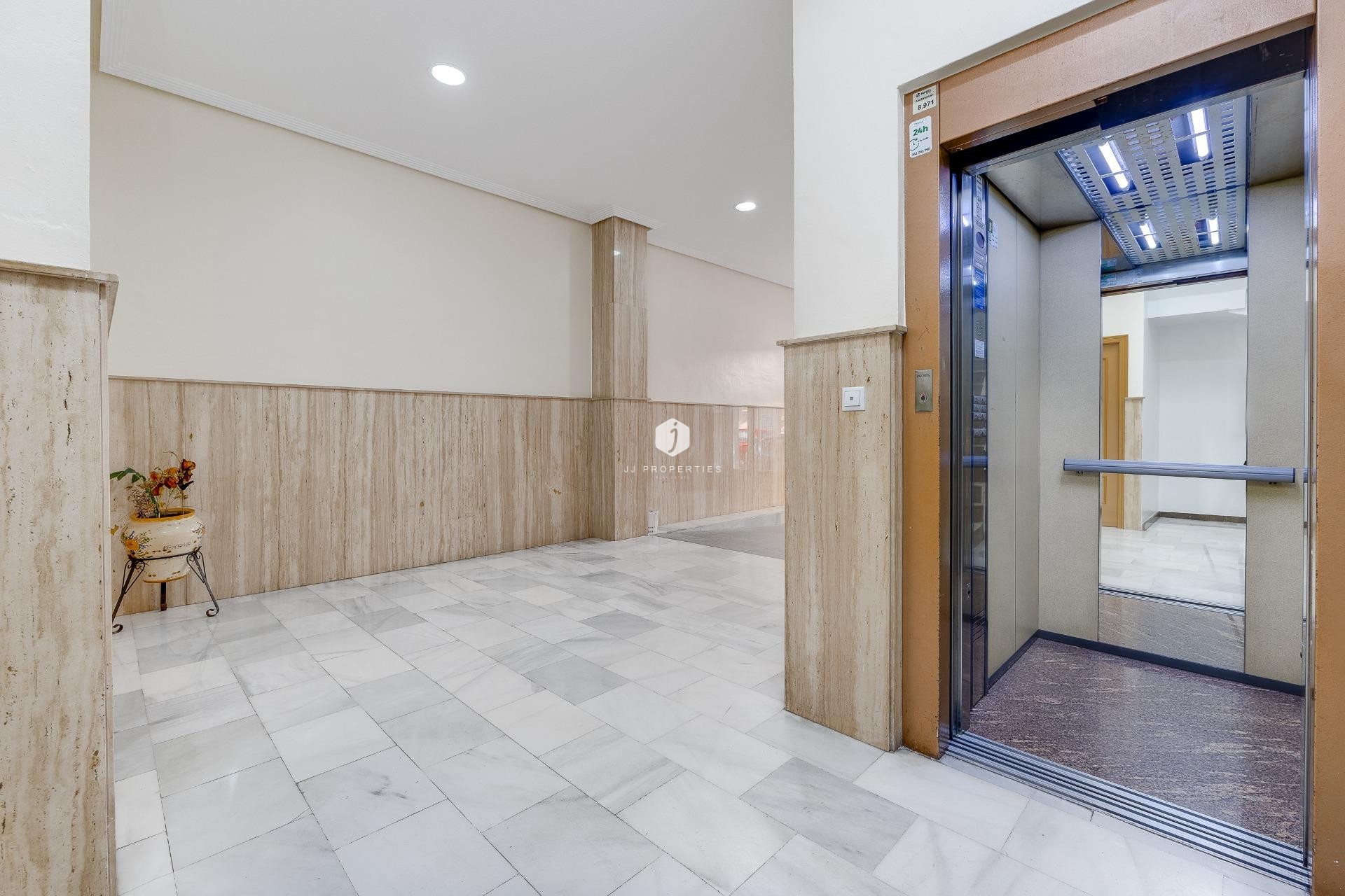 Aus zweiter Hand - Penthouse -
Torrevieja - Paseo maritimo