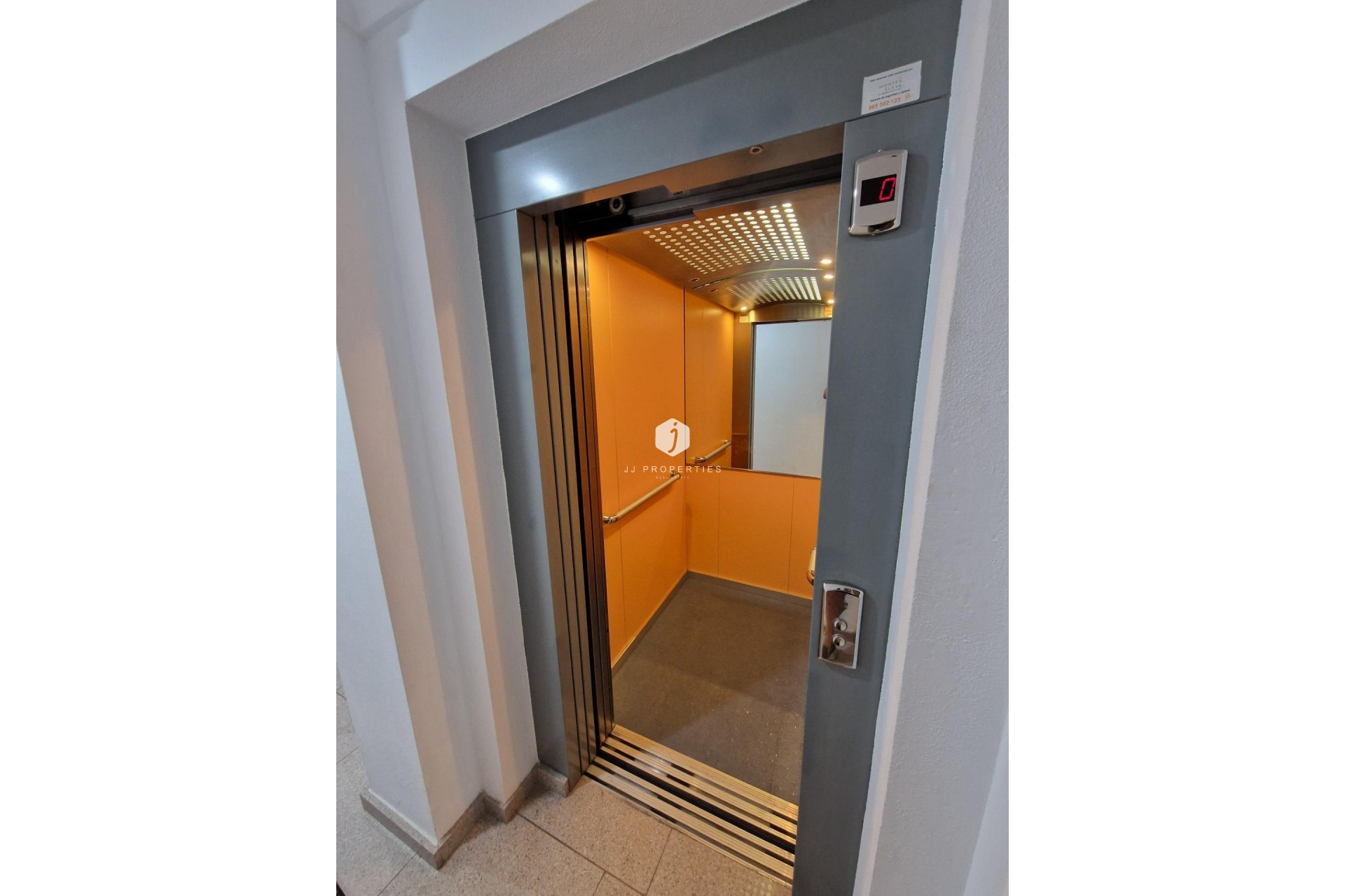 Aus zweiter Hand - Penthouse -
Torrevieja - Playa de los Locos