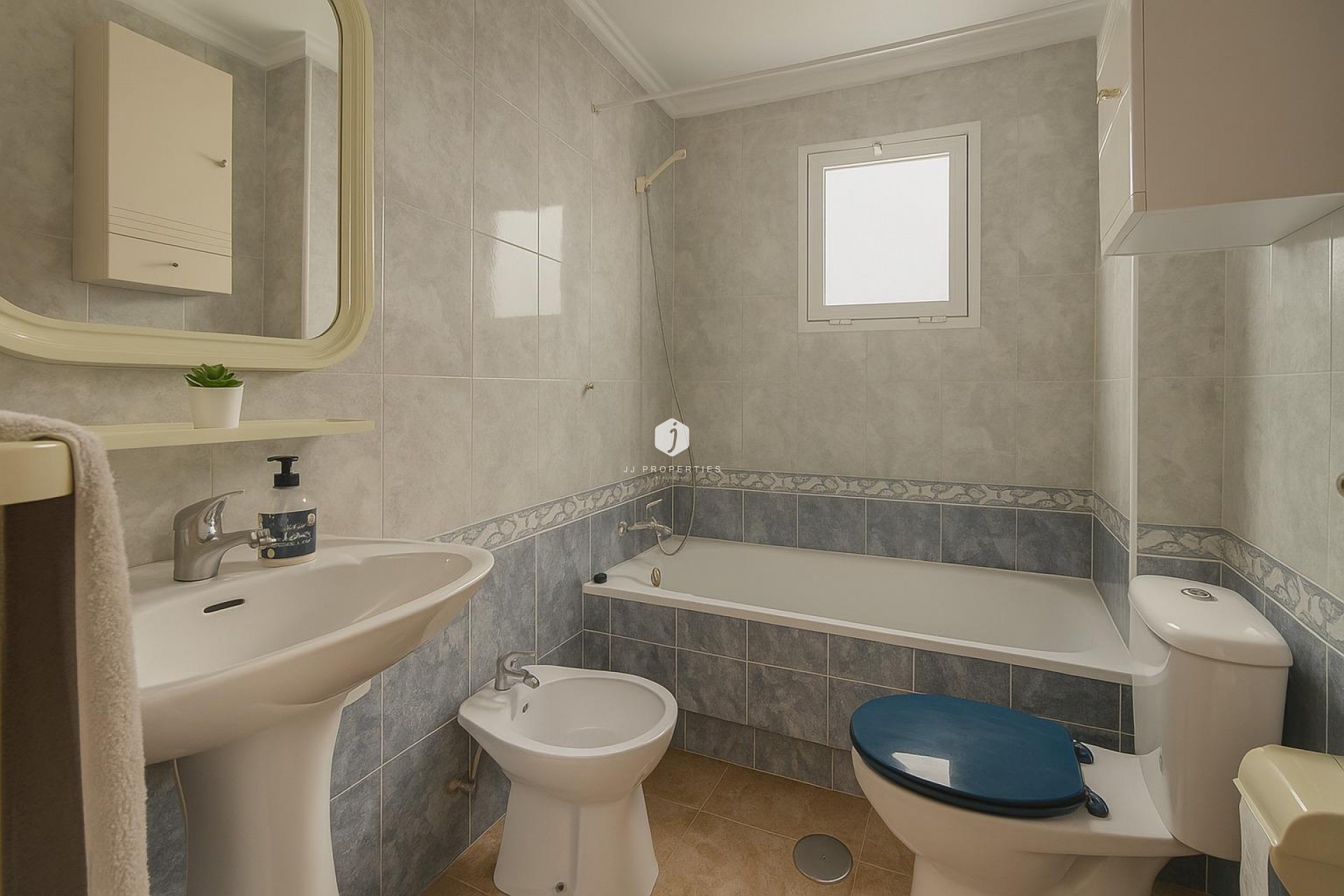 Aus zweiter Hand - Penthouse -
Torrevieja - Playa de los Locos