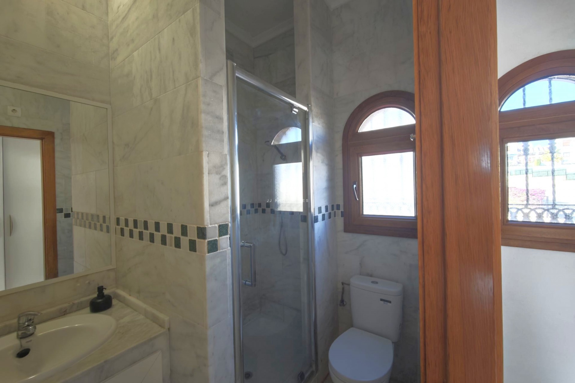 Aus zweiter Hand - Villa -
Algorfa - Inland