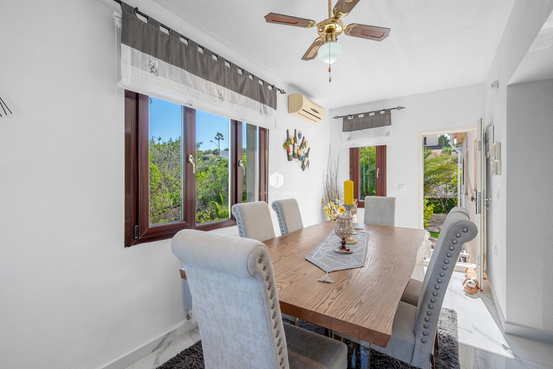 Aus zweiter Hand - Villa -
Almoradí - Inland