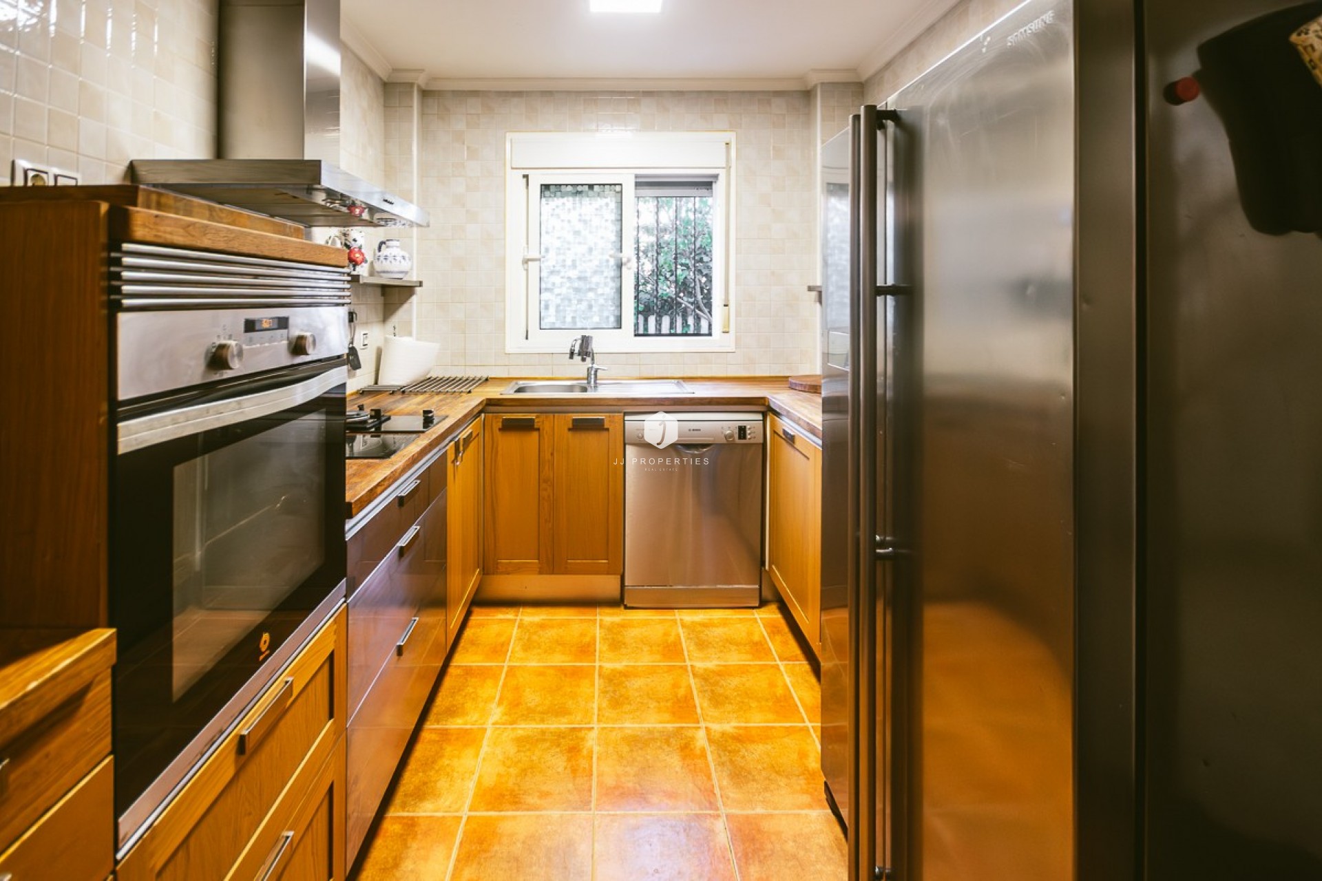 Aus zweiter Hand - Villa -
Benferri - Inland