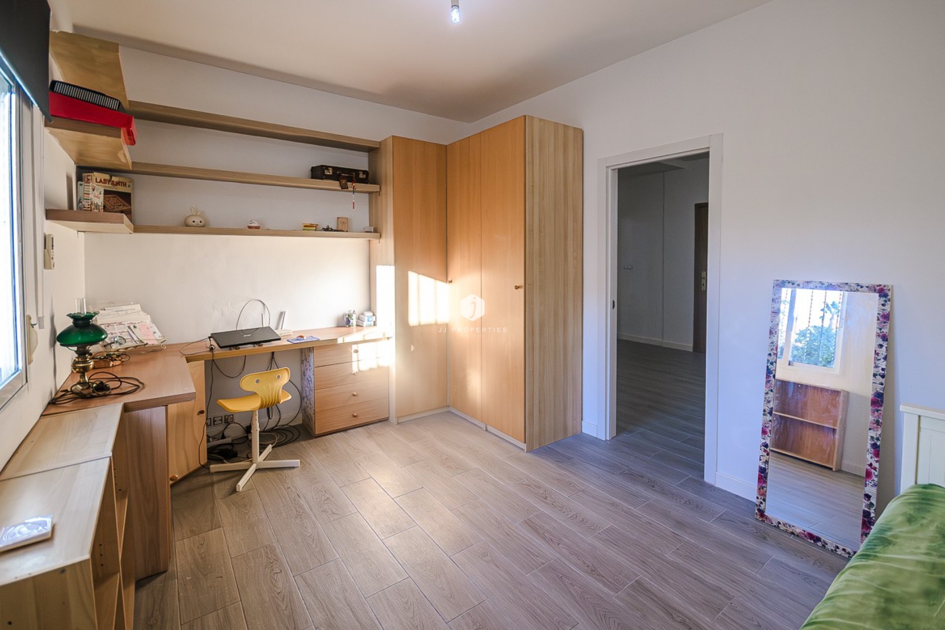 Aus zweiter Hand - Villa -
Benferri - Inland